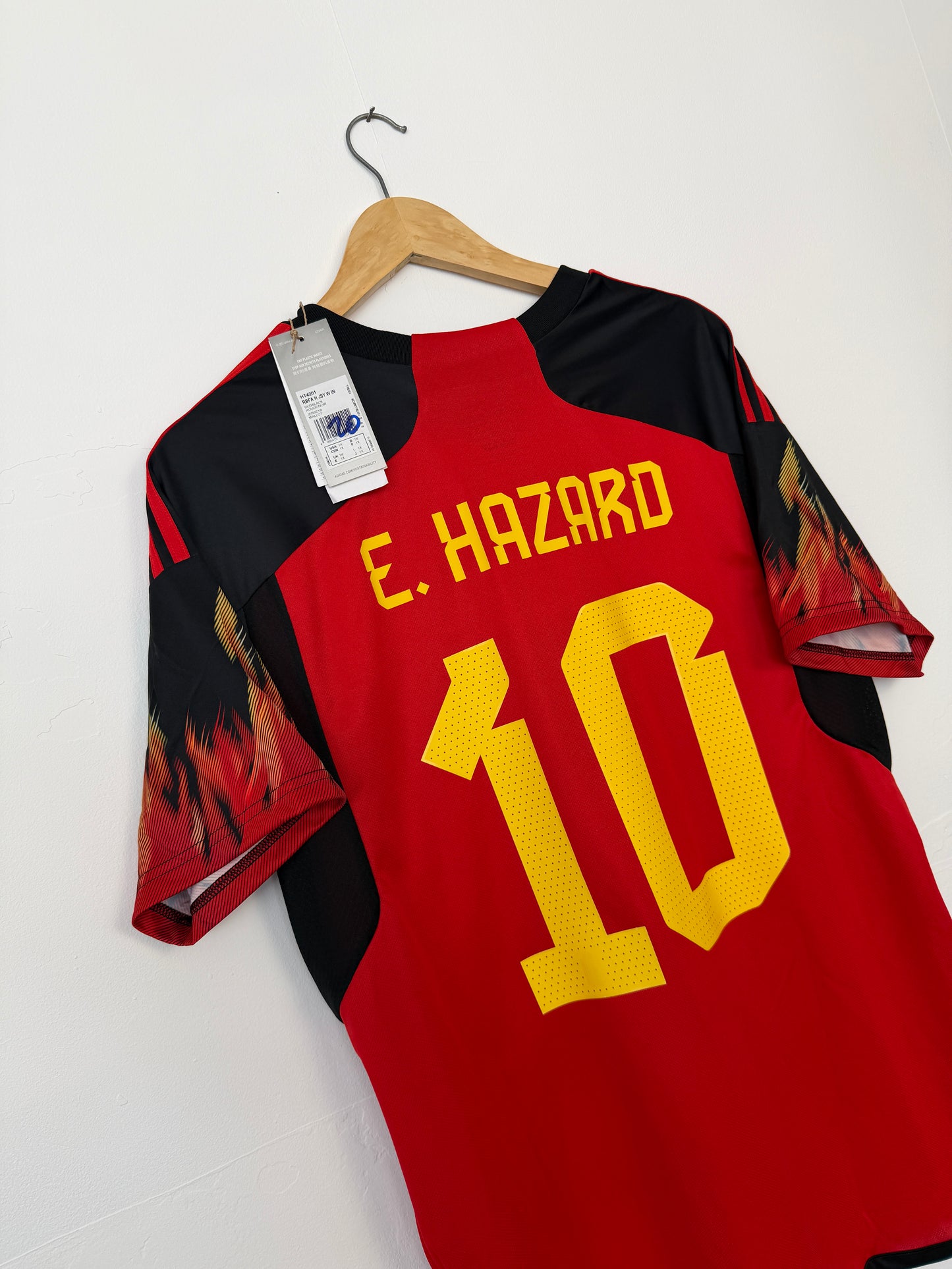 Eden Hazard Belgium 2022 World Cup home football shirt (L)