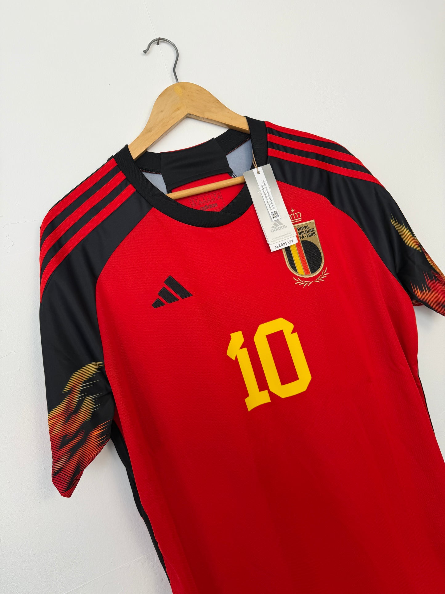 Eden Hazard Belgium 2022 World Cup home football shirt (L)