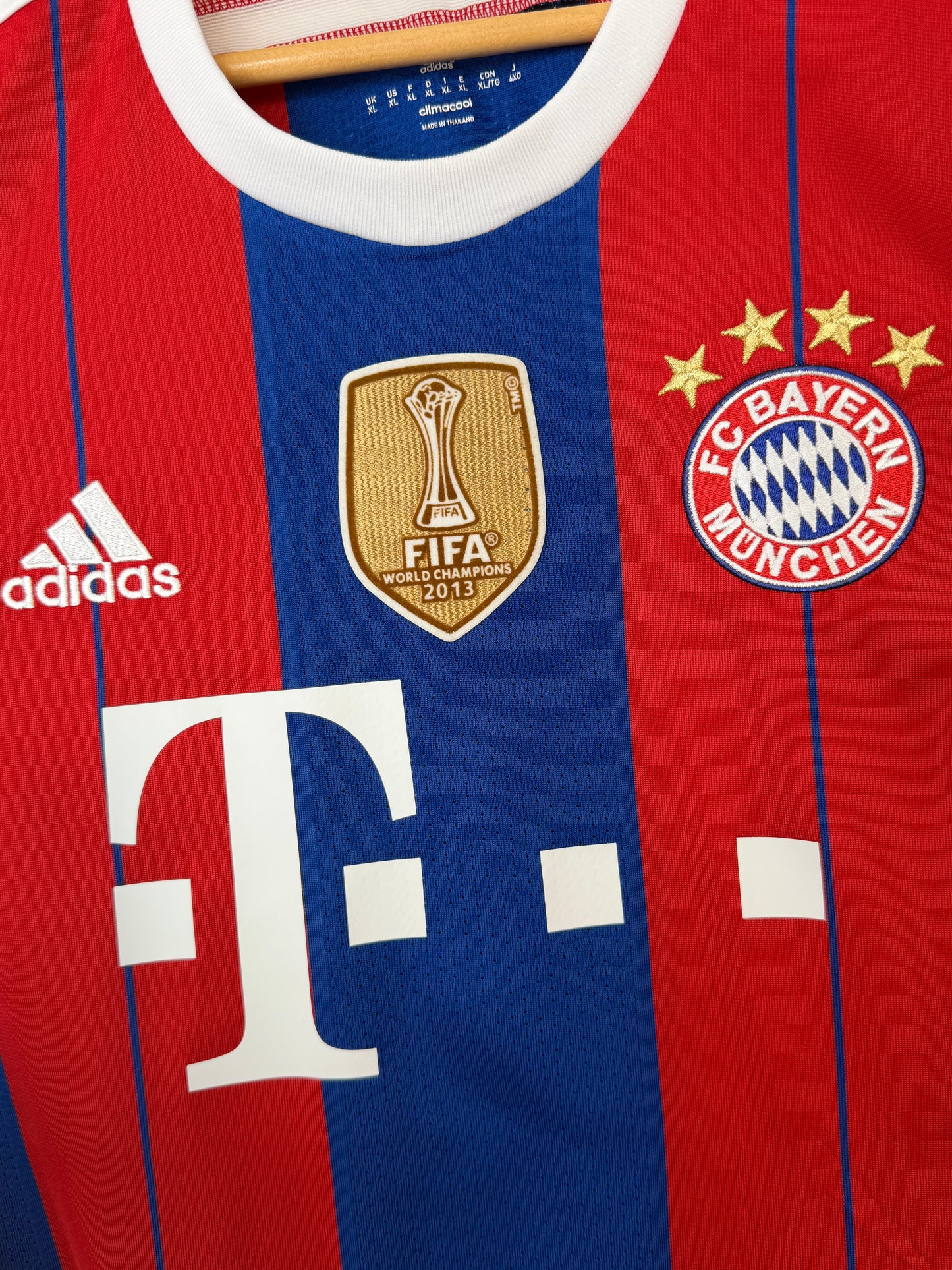 Robert Lewandowski FC Bayern Munich 2014-15 home football shirt (XL)