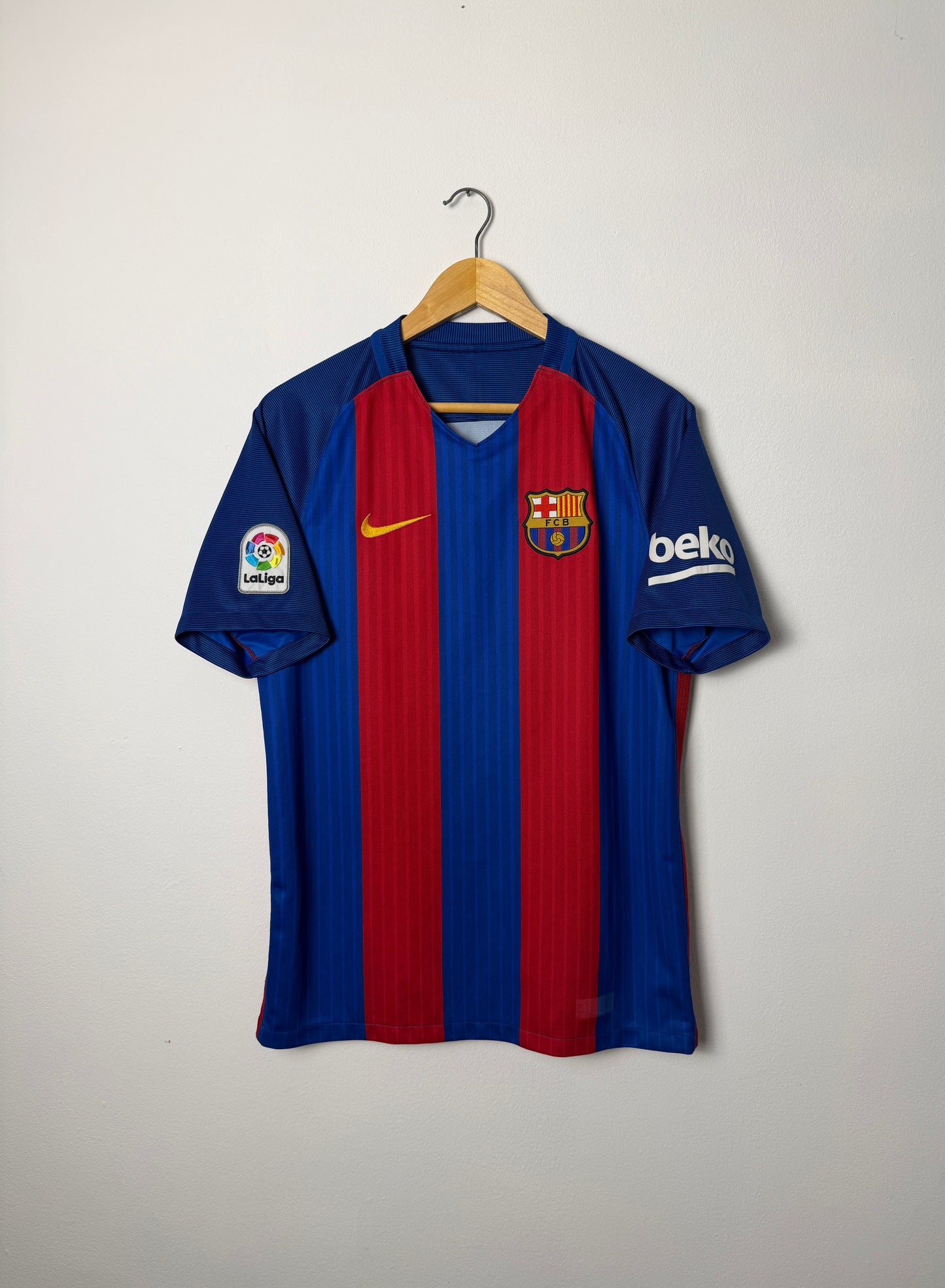 Neymar JR FC Barcelona 2016-17 home football shirt (M)