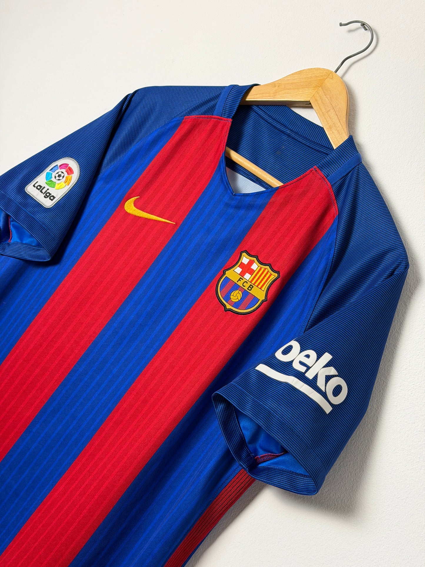 Neymar JR FC Barcelona 2016-17 home football shirt (M)