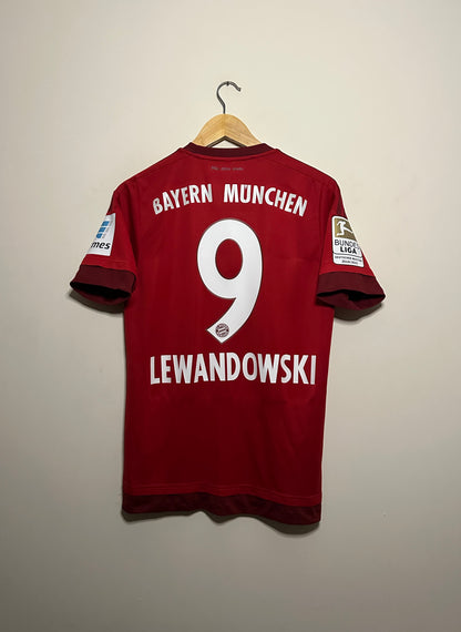 Robert Lewandowski FC Bayern Munich 2015-16 home football shirt (S)