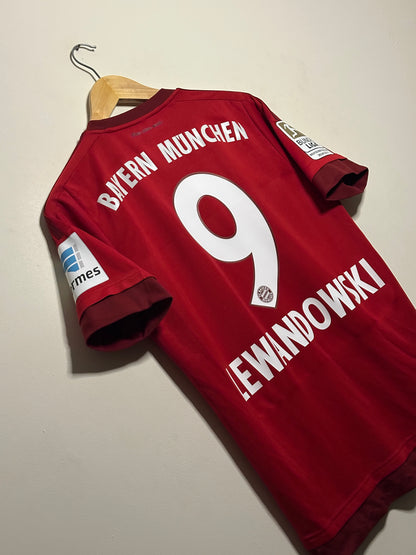 Robert Lewandowski FC Bayern Munich 2015-16 home football shirt (S)