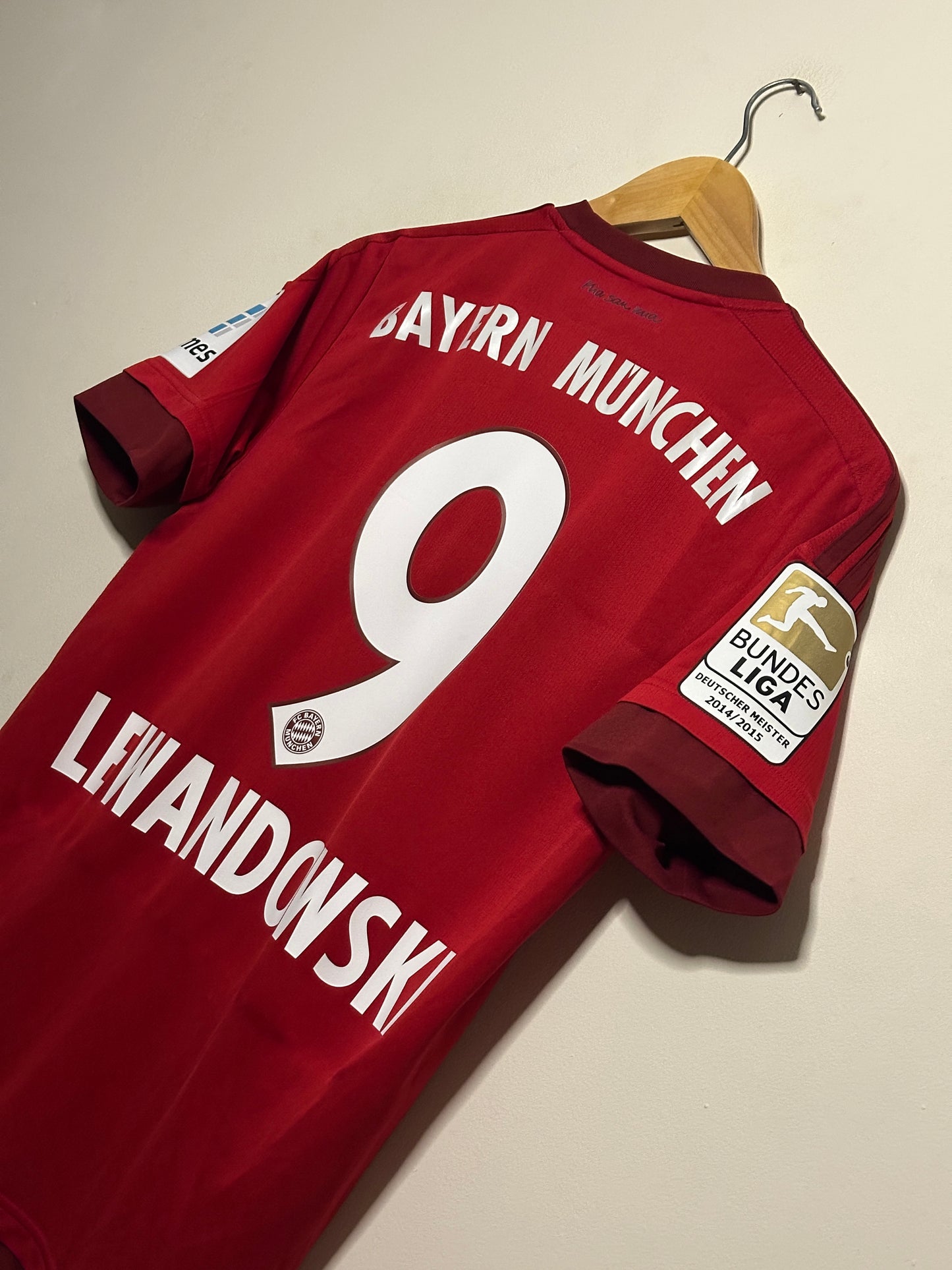 Robert Lewandowski FC Bayern Munich 2015-16 home football shirt (S)