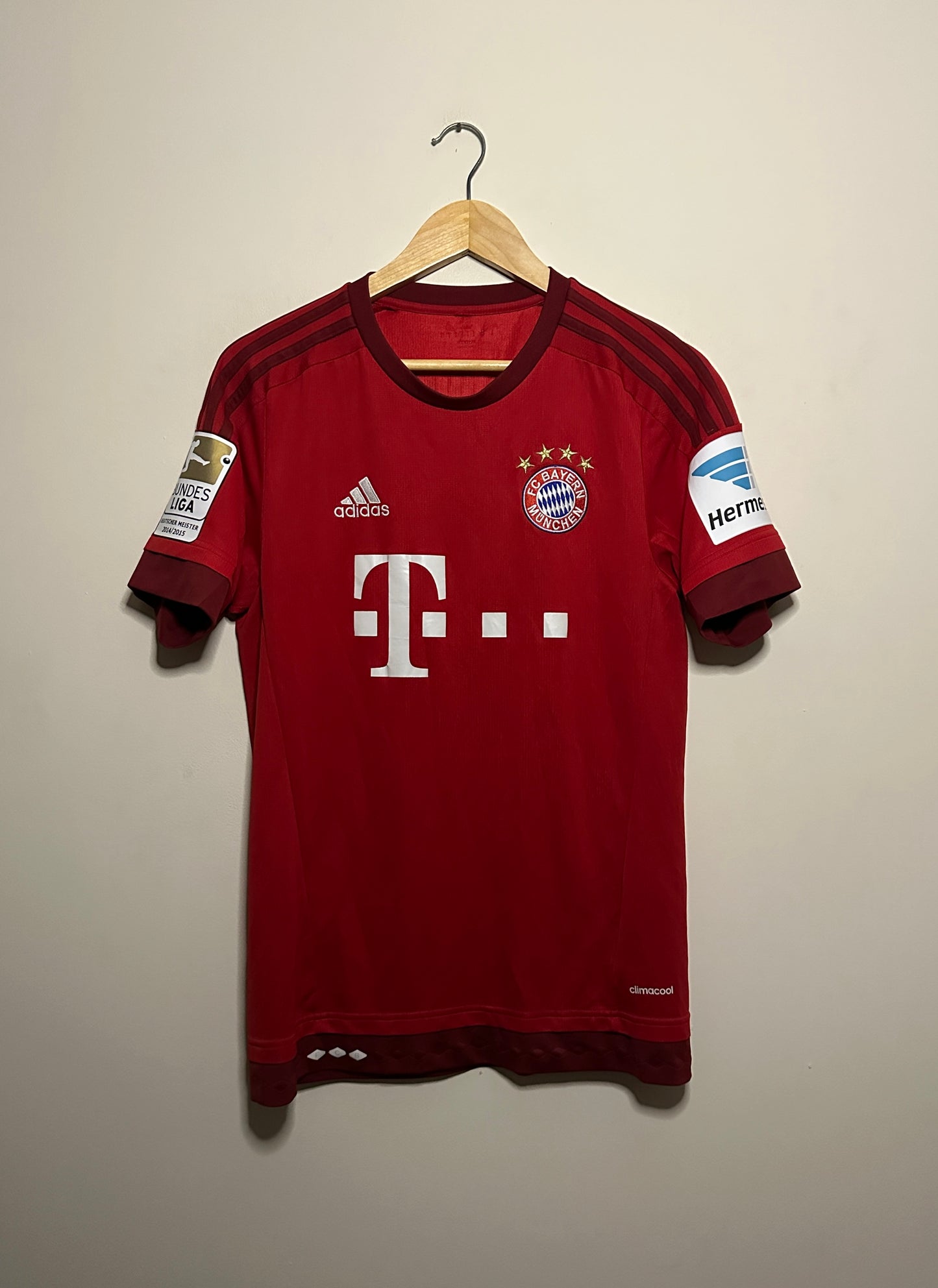 Robert Lewandowski FC Bayern Munich 2015-16 home football shirt (S)