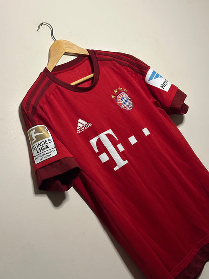 Robert Lewandowski FC Bayern Munich 2015-16 home football shirt (S)