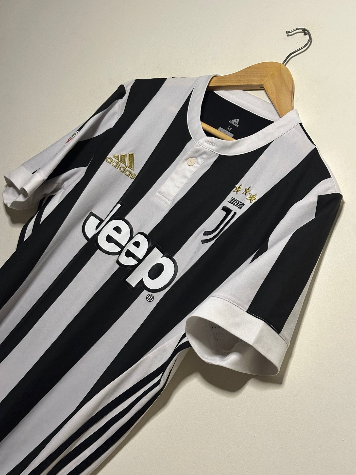 Paulo Dybala Juventus FC 2017-18 home football shirt (M)