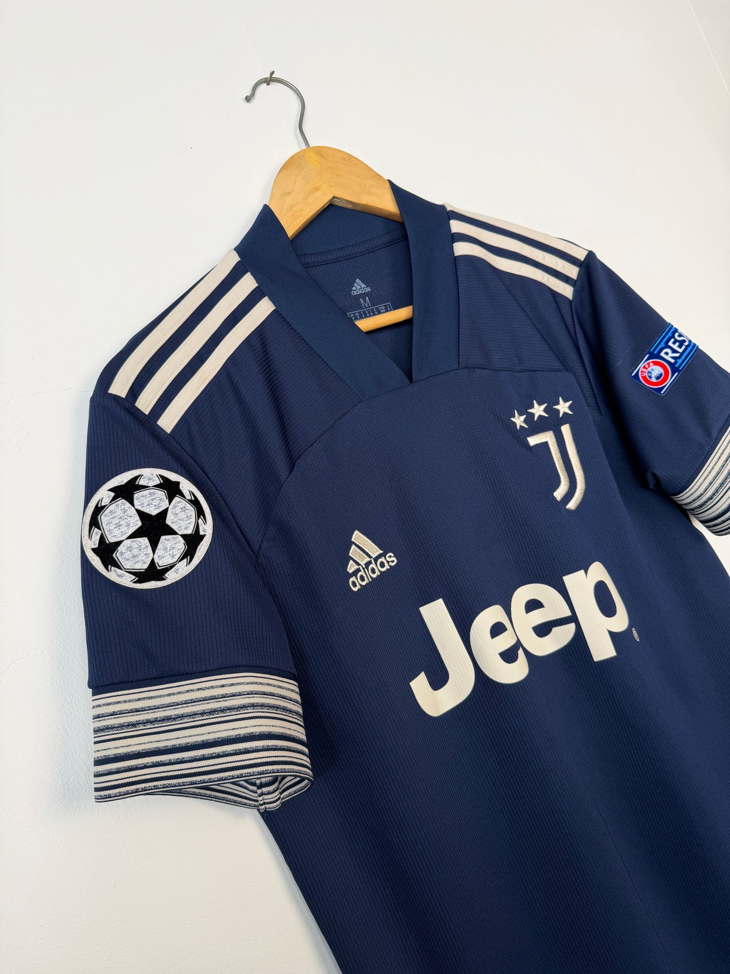 Cristiano Ronaldo Juventus FC 2020-21 away football shirt (M)