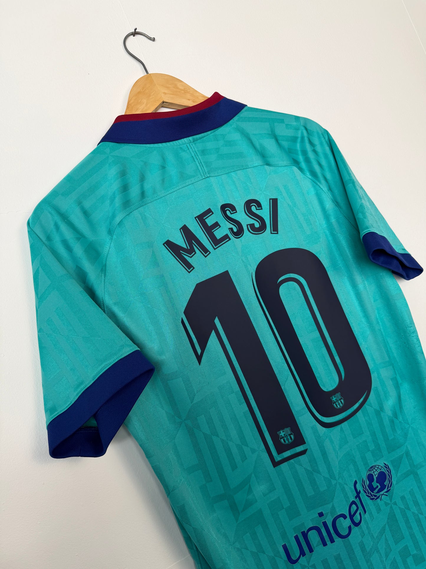 Lionel Messi FC Barcelona 2019-20 third football shirt (M)