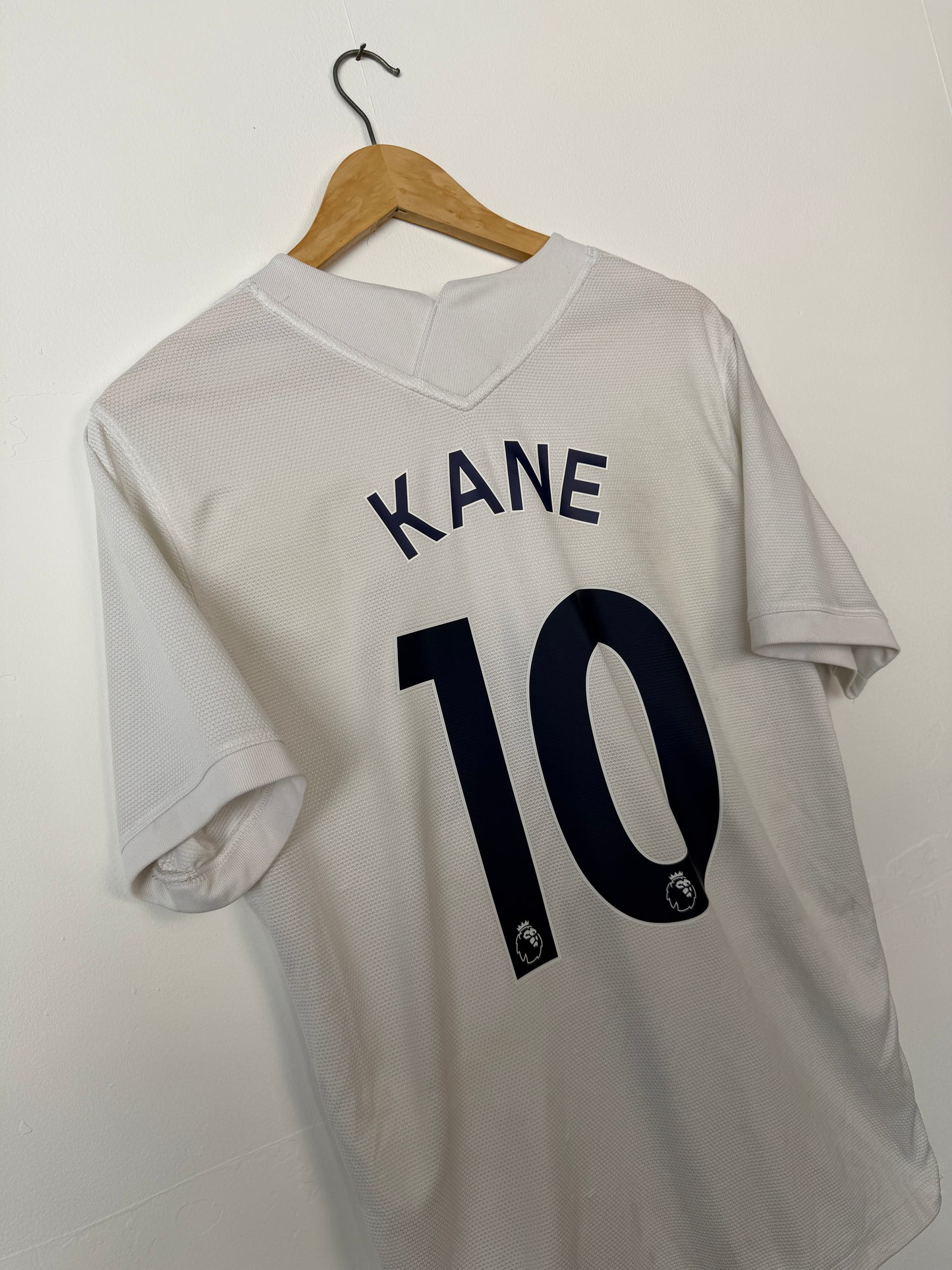 Harry Kane Tottenham Hotspur 2021-22 home football shirt (M)
