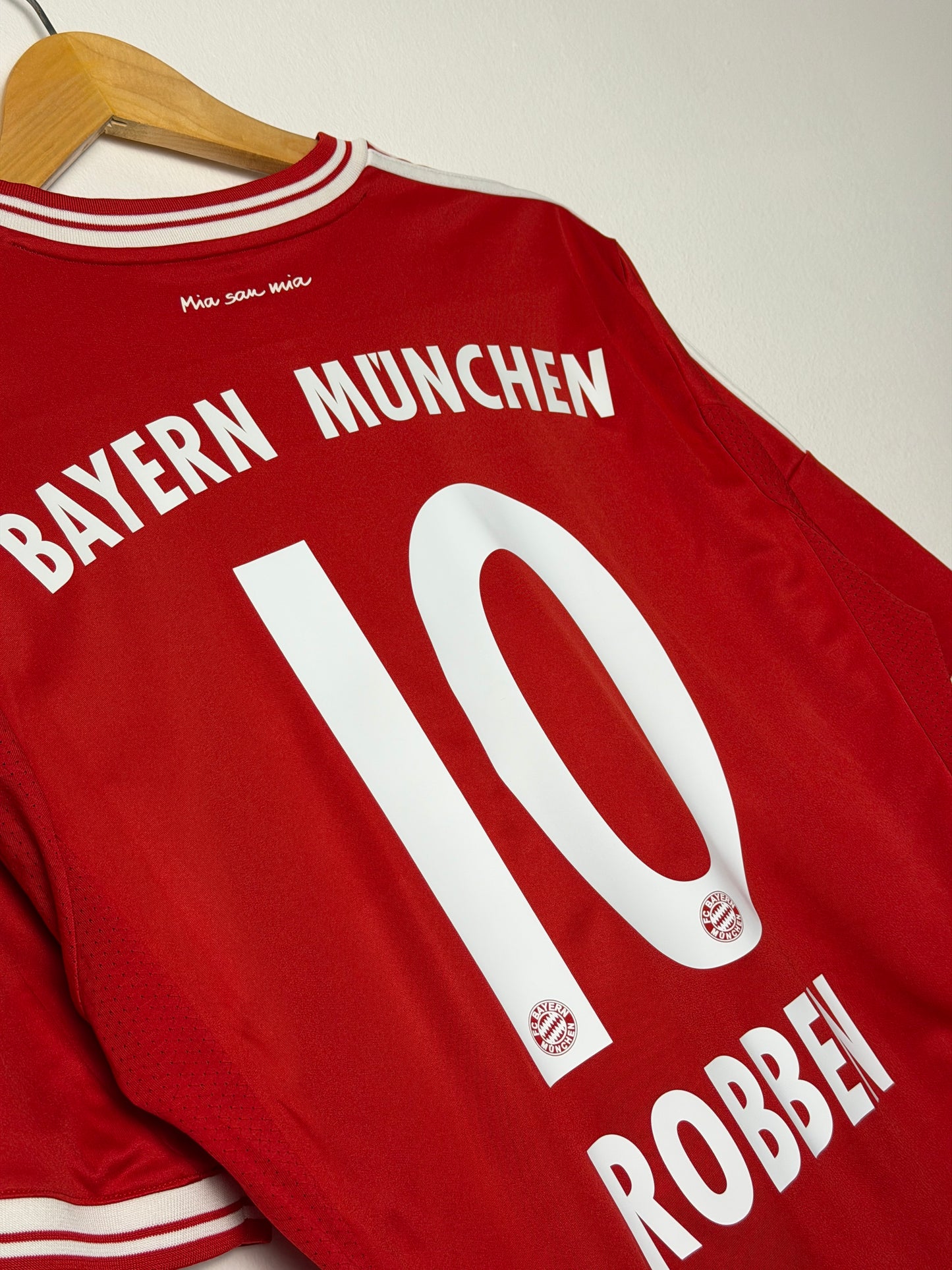 Arjen Robben FC Bayern Munich 2013-14 home football shirt (M)