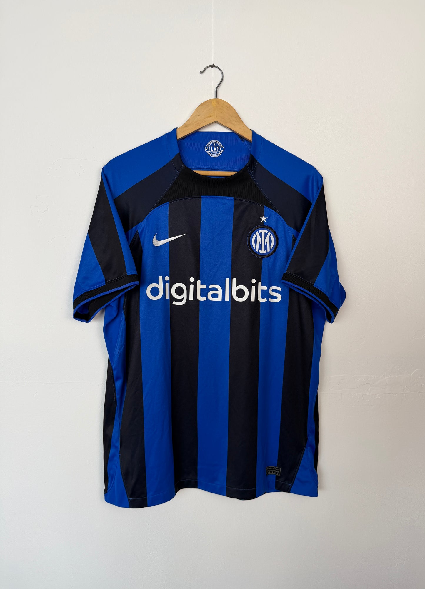 Romelu Lukaku Inter Milan 2022-23 home football shirt (L)