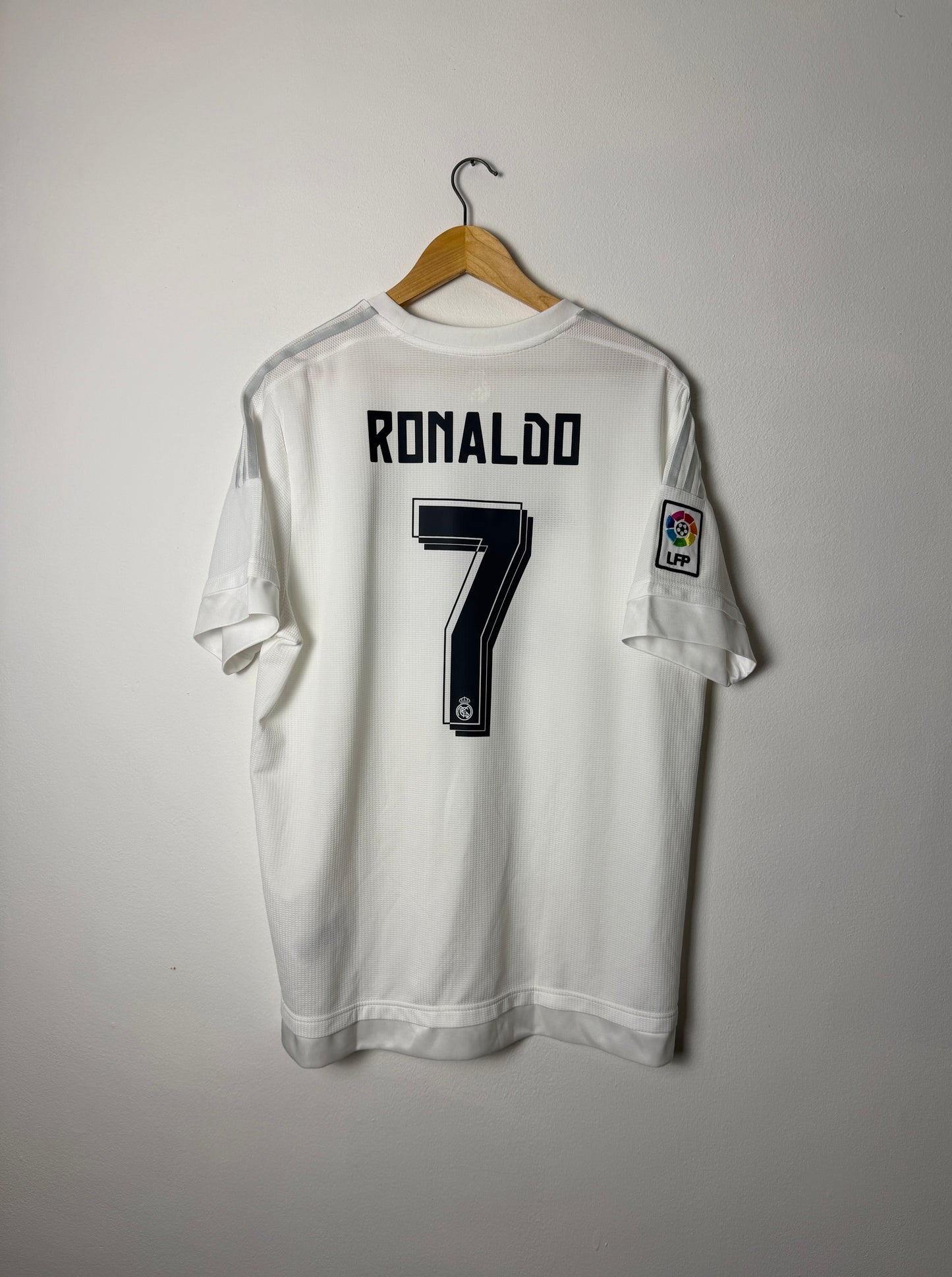 Cristiano Ronaldo Real Madrid CF 2015-16 home football shirt (XL)