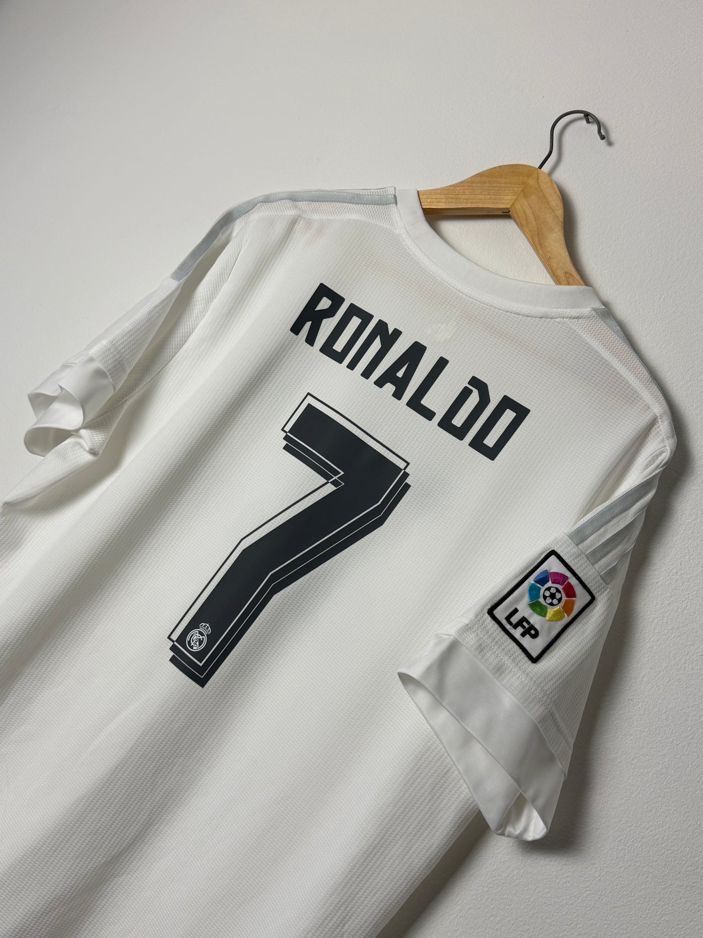 Cristiano Ronaldo Real Madrid CF 2015-16 home football shirt (XL)