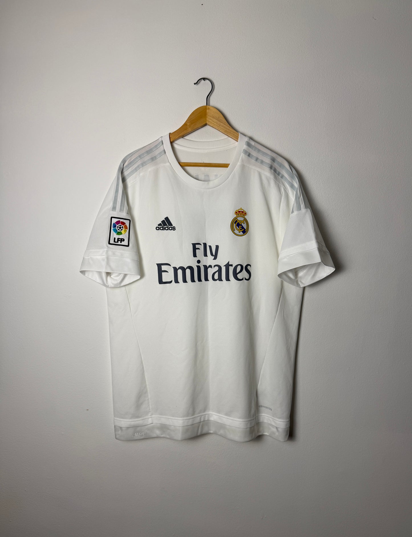 Cristiano Ronaldo Real Madrid CF 2015-16 home football shirt (XL)