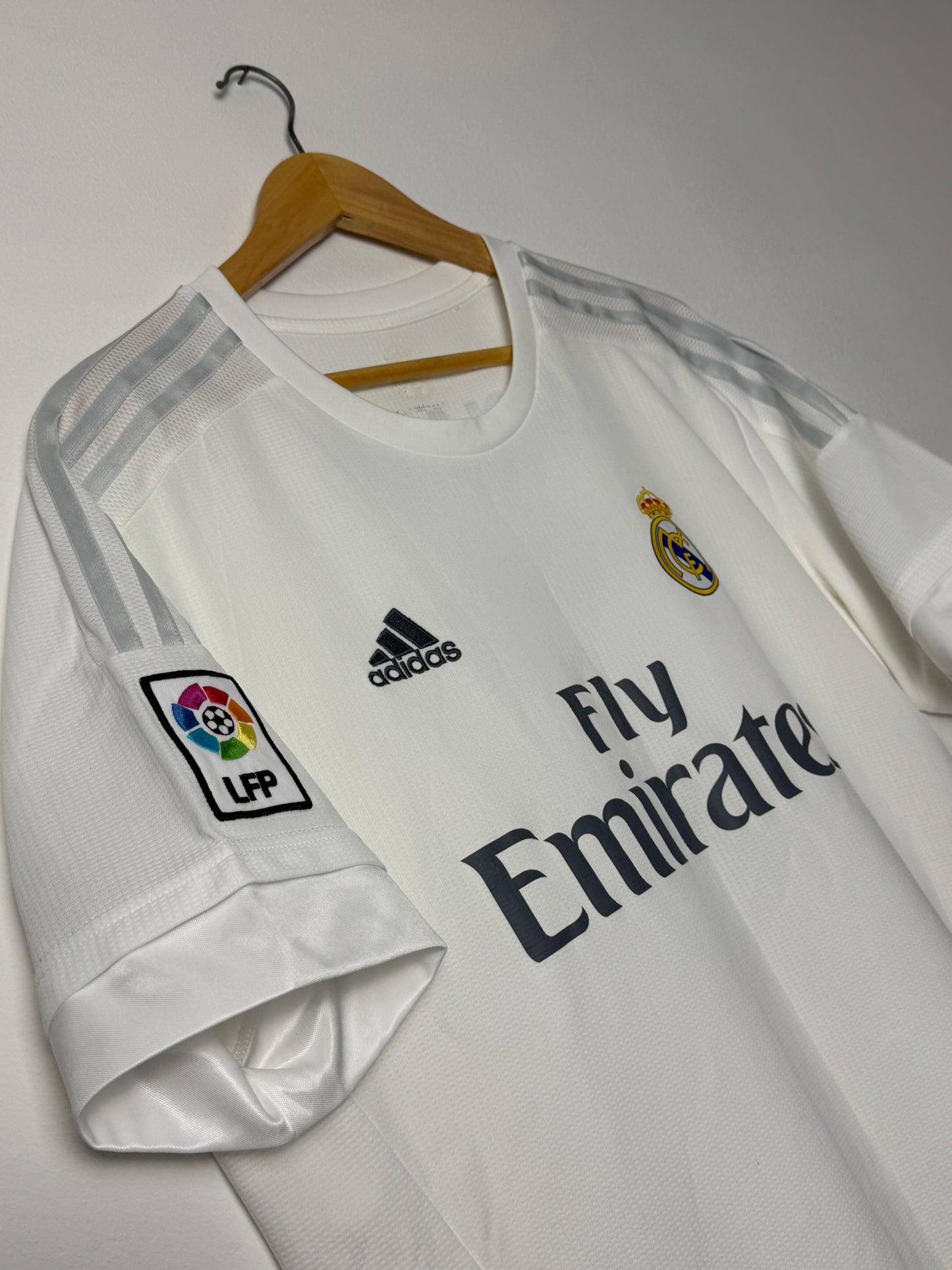 Cristiano Ronaldo Real Madrid CF 2015-16 home football shirt (XL)
