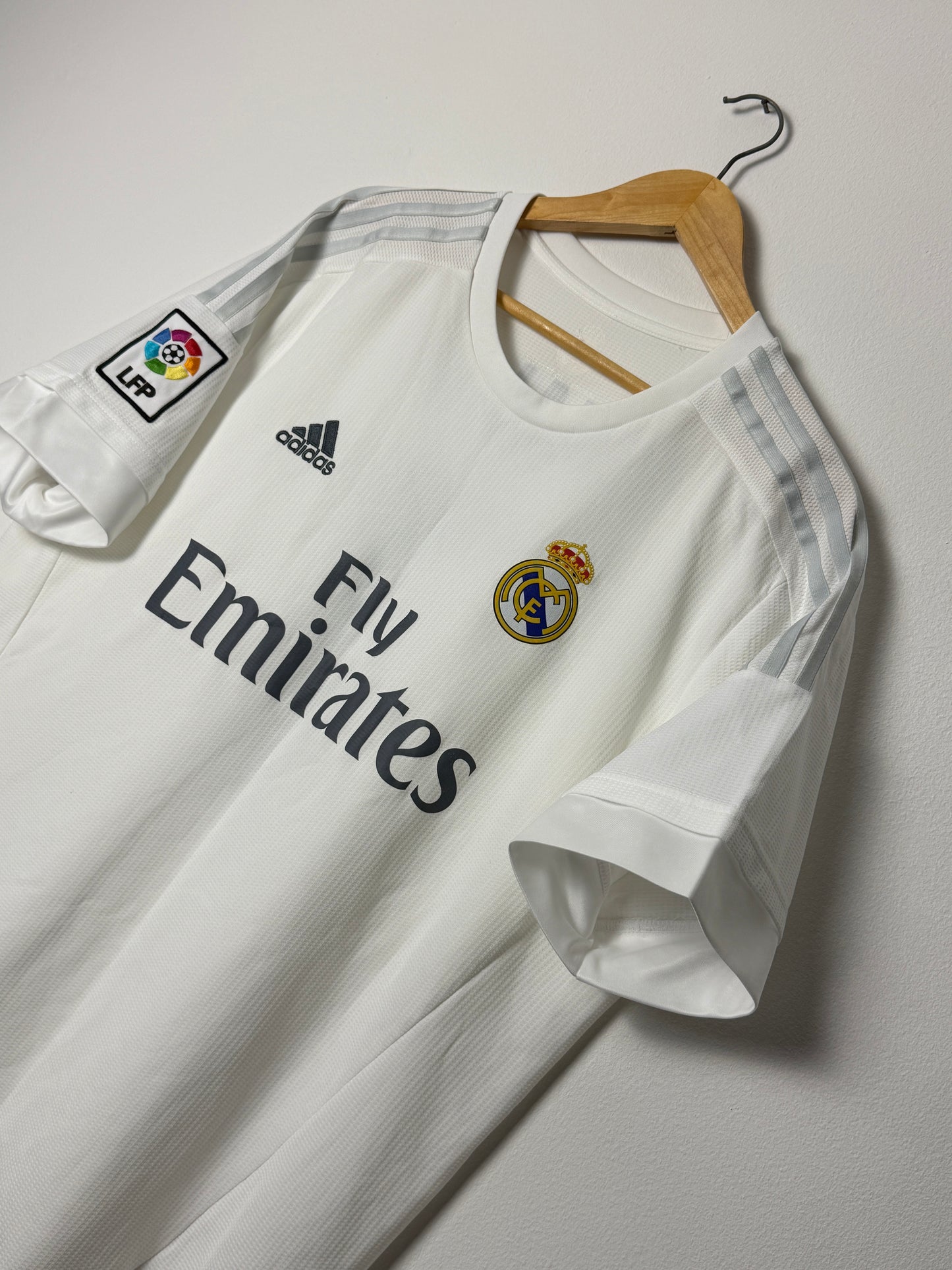 Cristiano Ronaldo Real Madrid CF 2015-16 home football shirt (XL)
