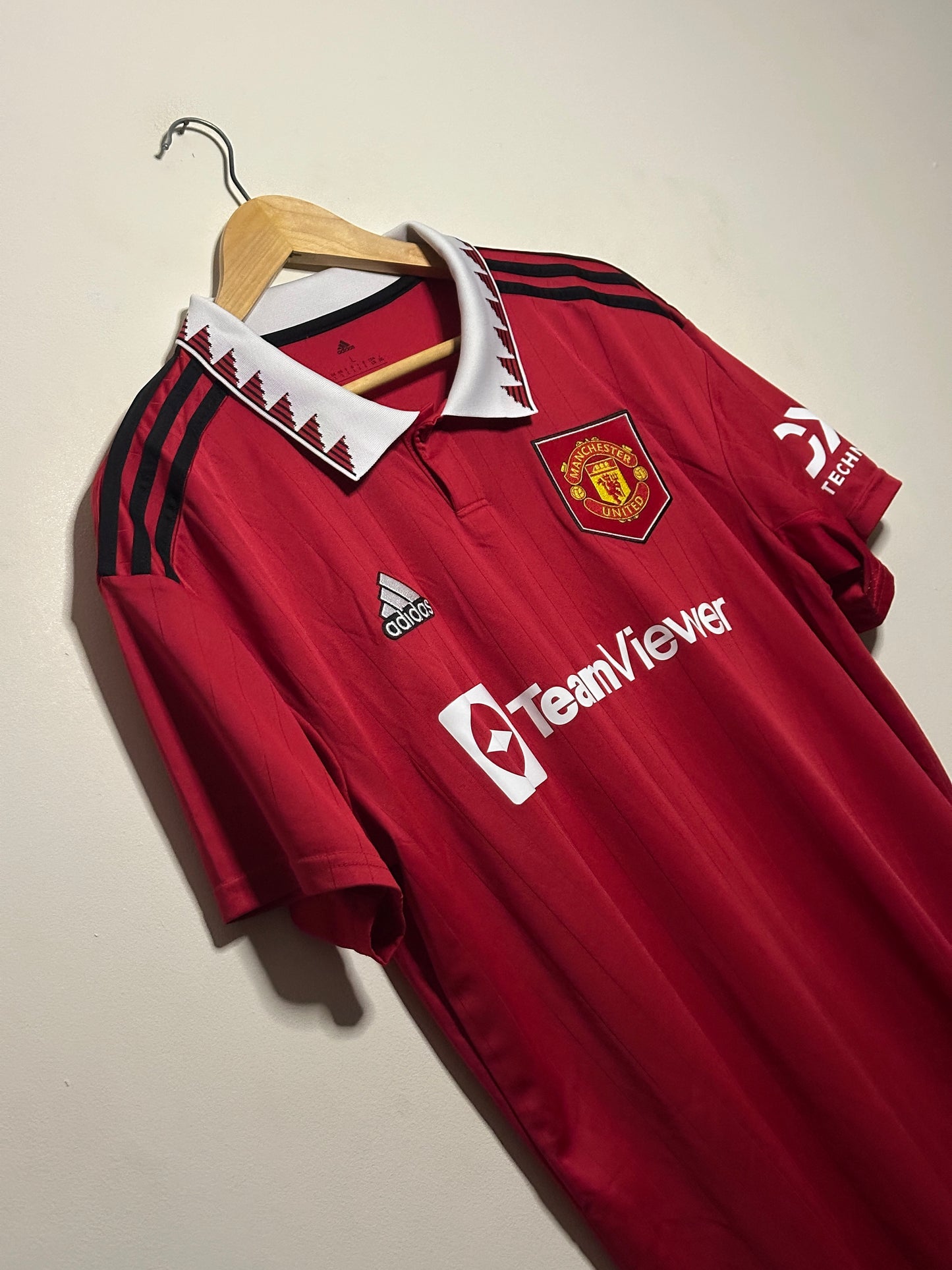 Manchester United 2022-23 home football shirt (L)