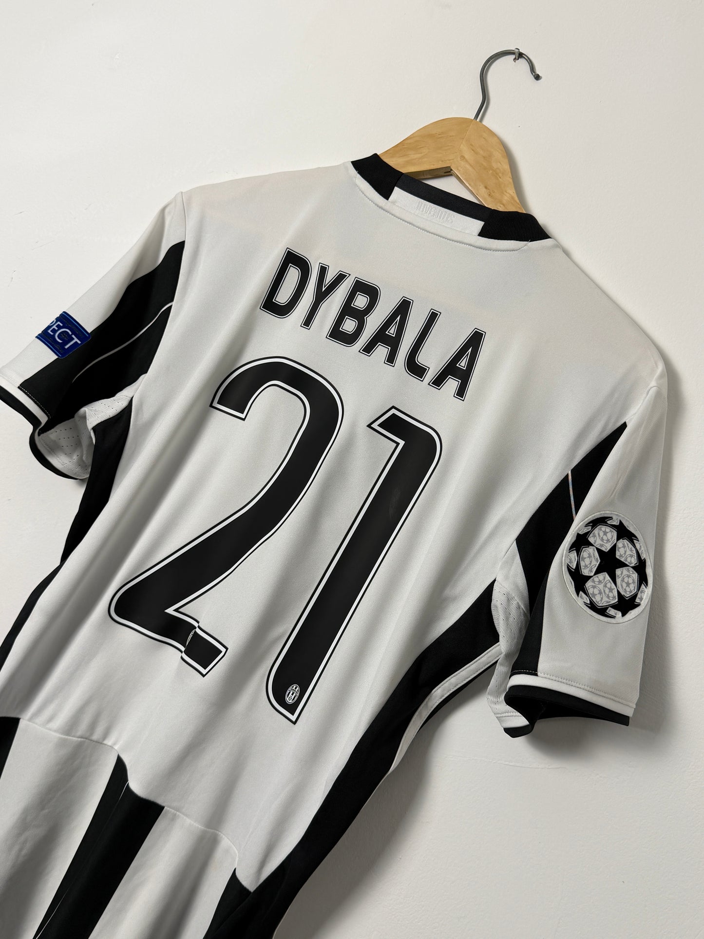 Paulo Dybala Juventus FC 2016-17 home football shirt (S)