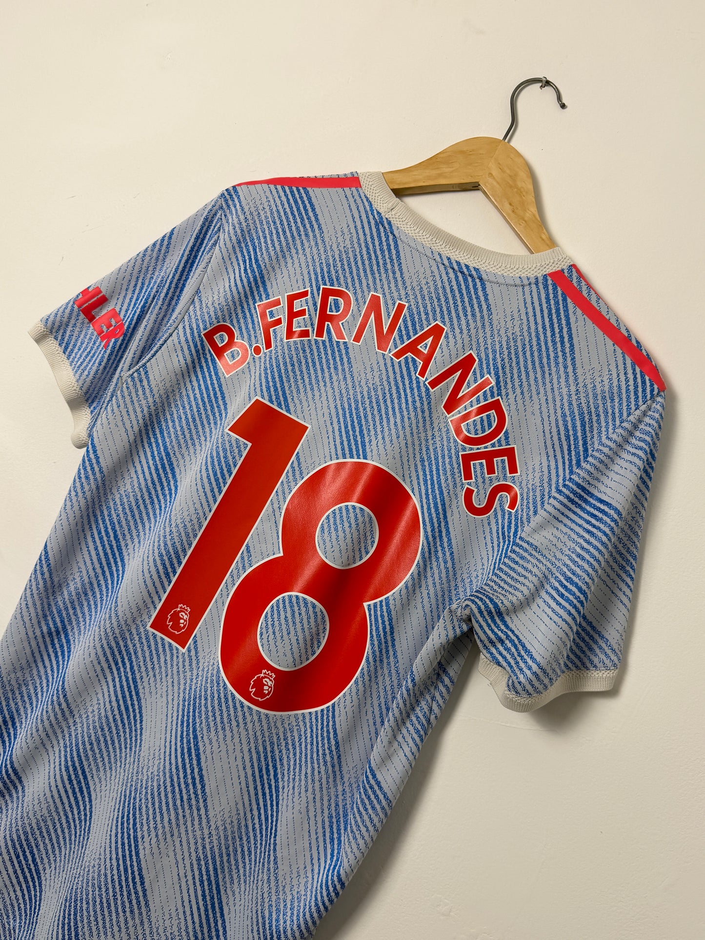 Bruno Fernandes Manchester United 2020-21 away HEAT.RDY football shirt (M)