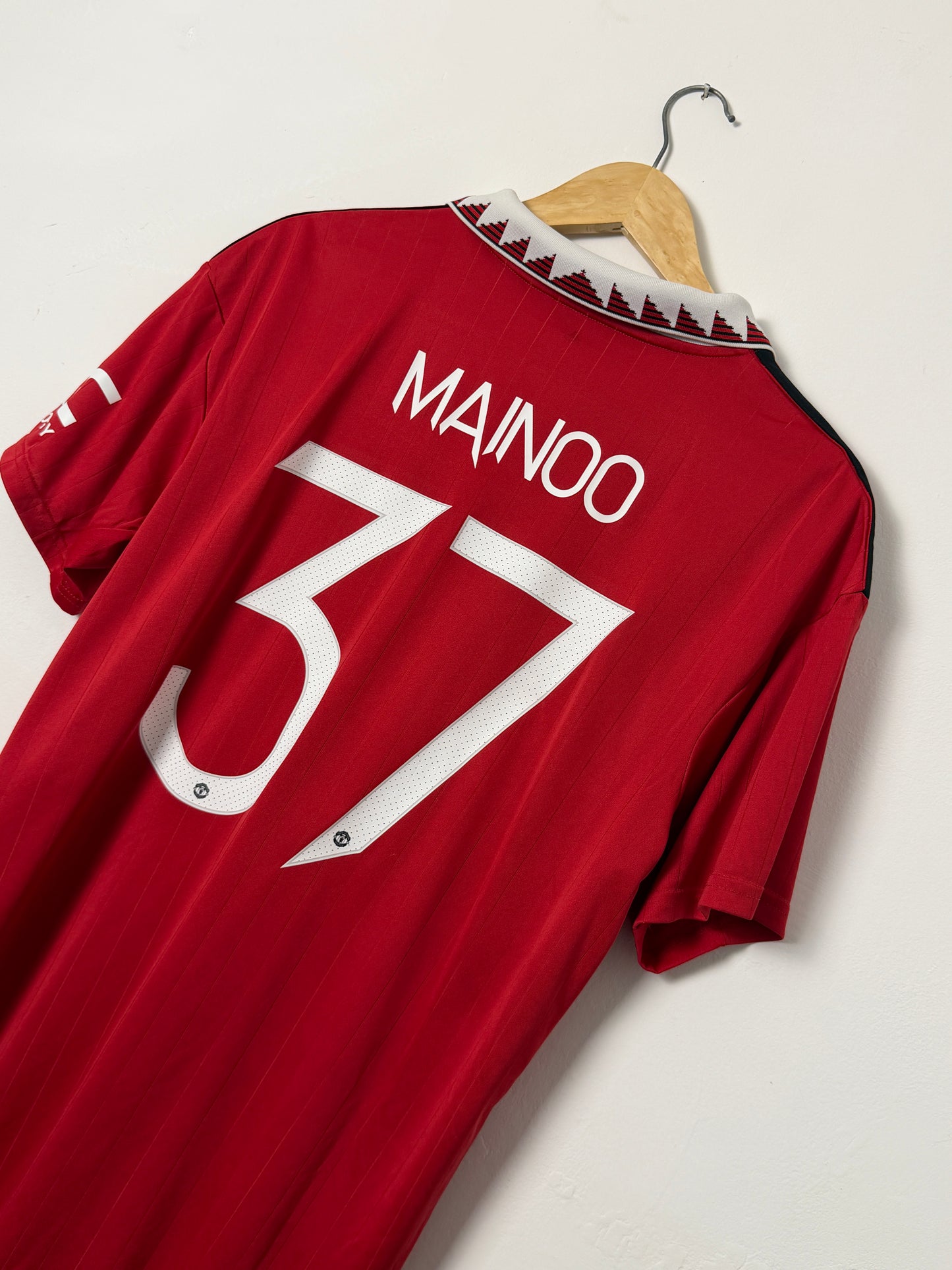 Kobbie Mainoo Manchester United 2022-23 home football shirt (L)