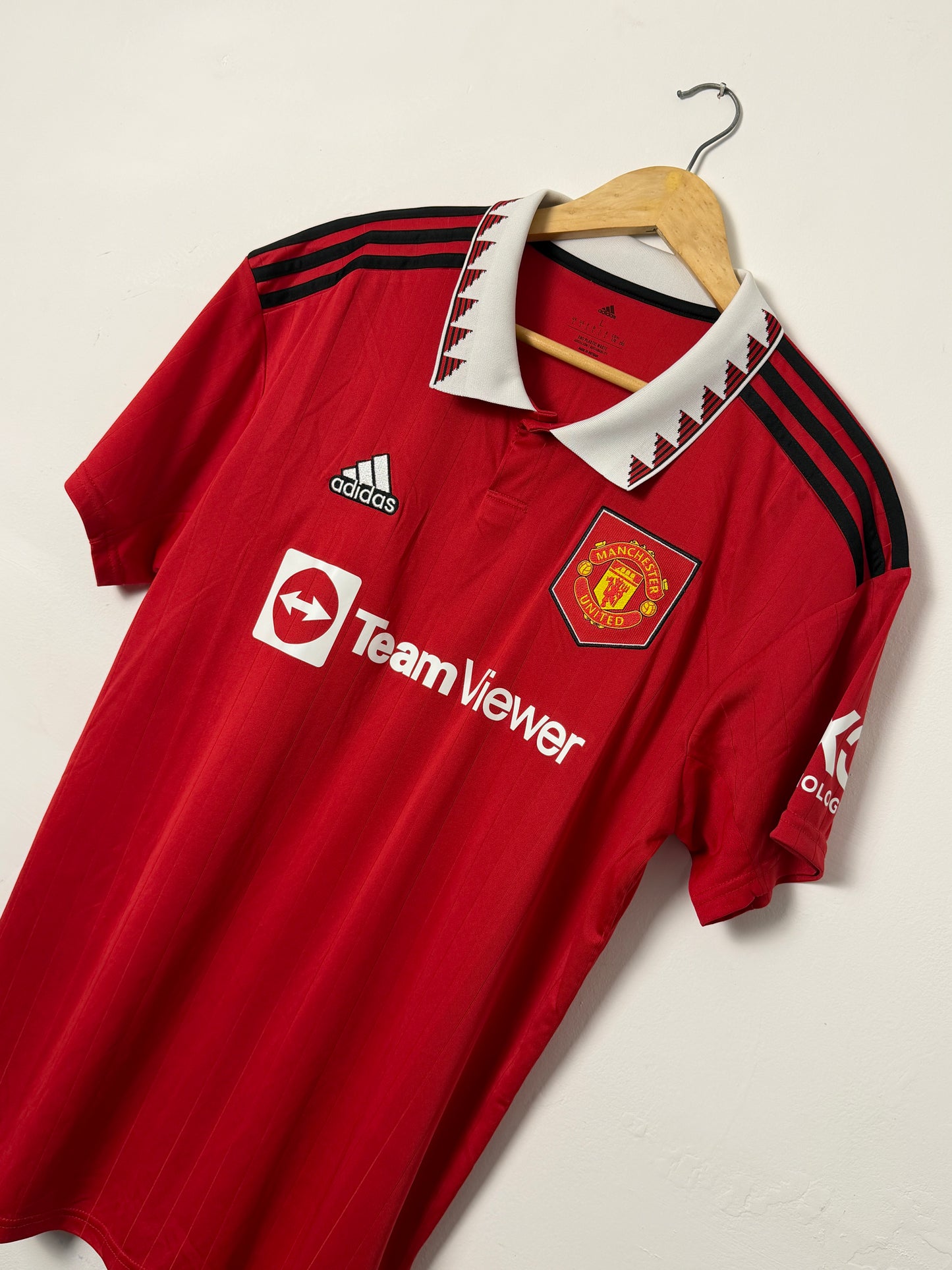 Kobbie Mainoo Manchester United 2022-23 home football shirt (L)