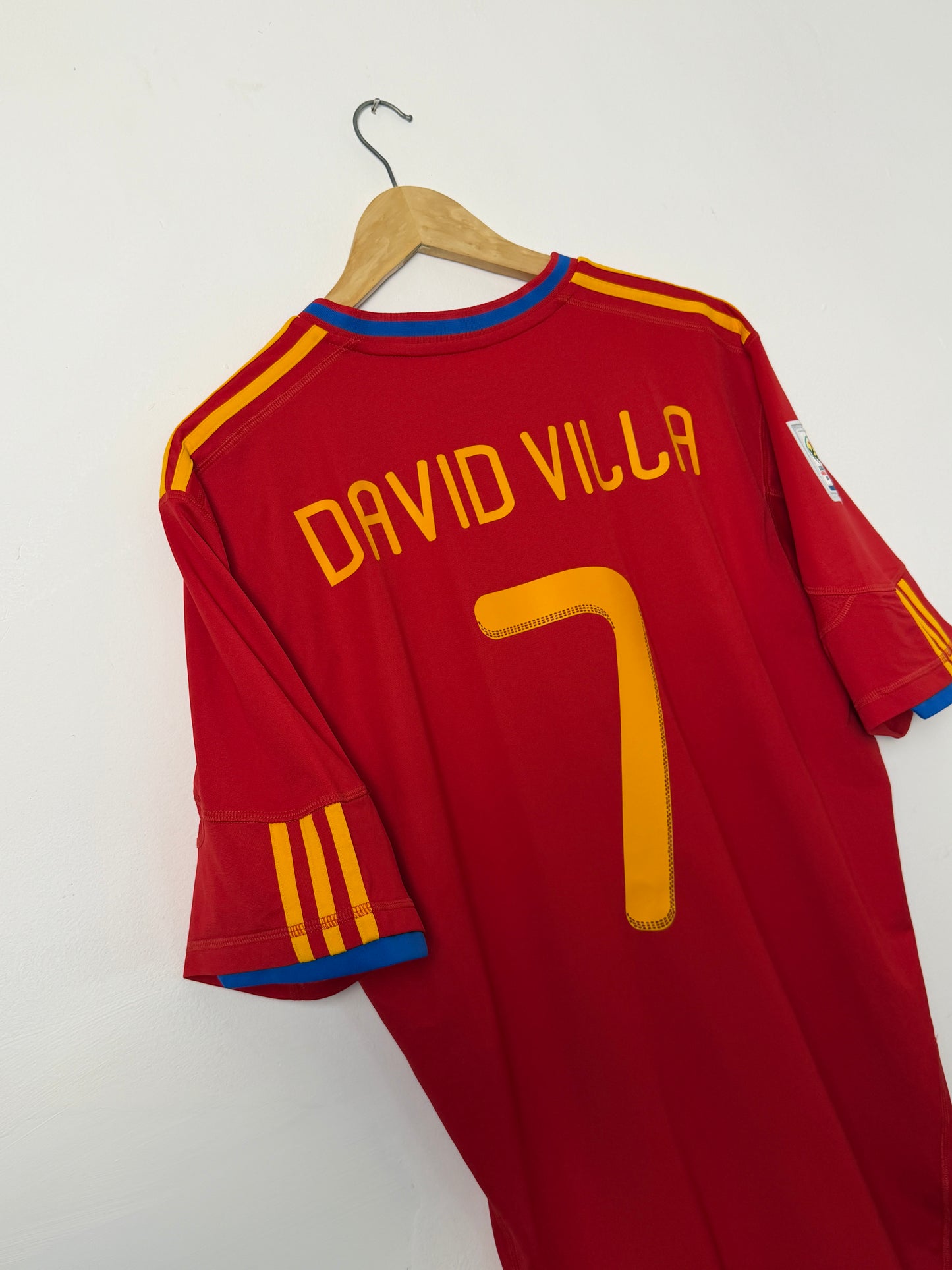 David Villa Spain 2010 World Cup home football shirt (XL)