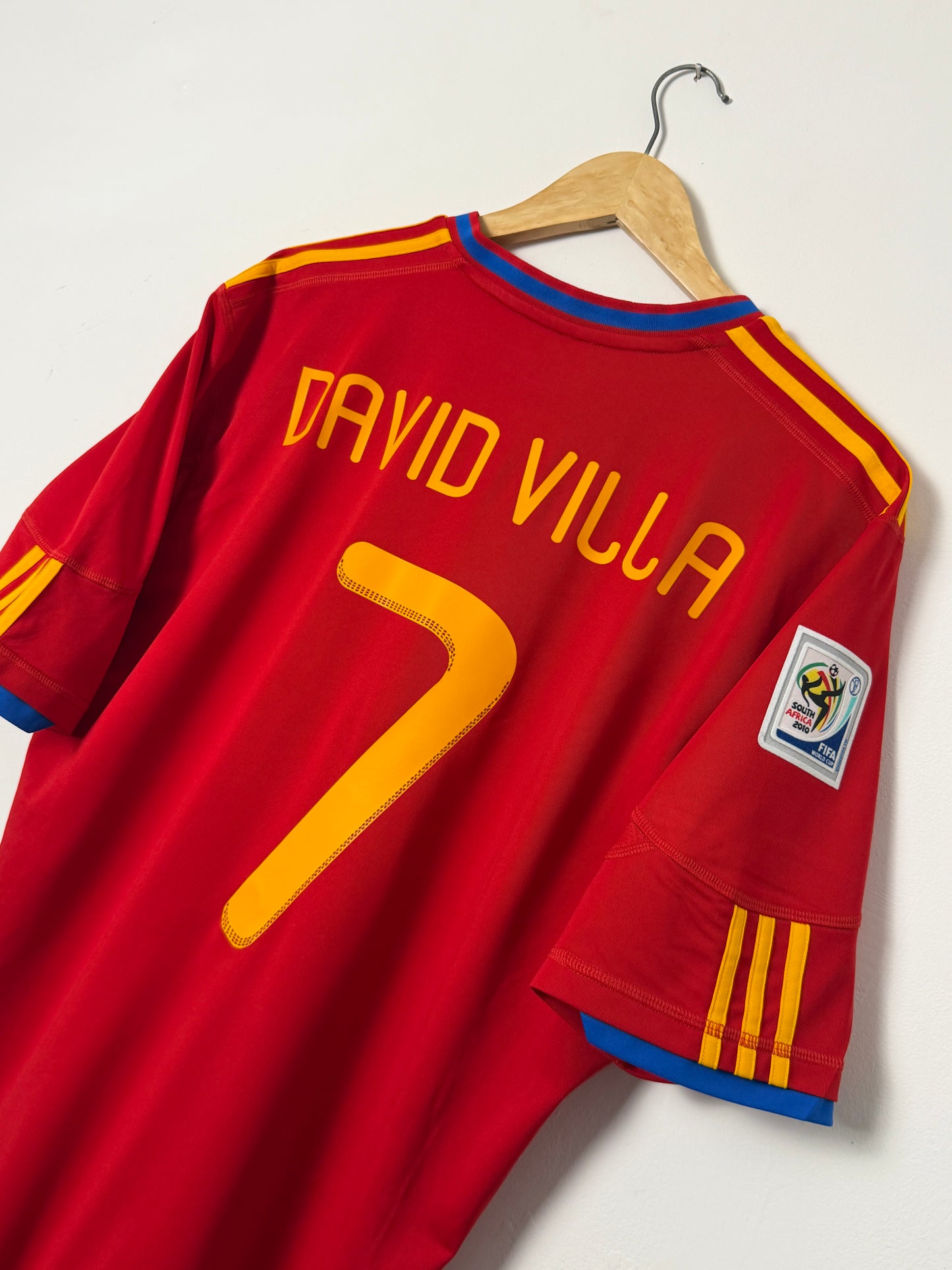 David Villa Spain 2010 World Cup home football shirt (XL)