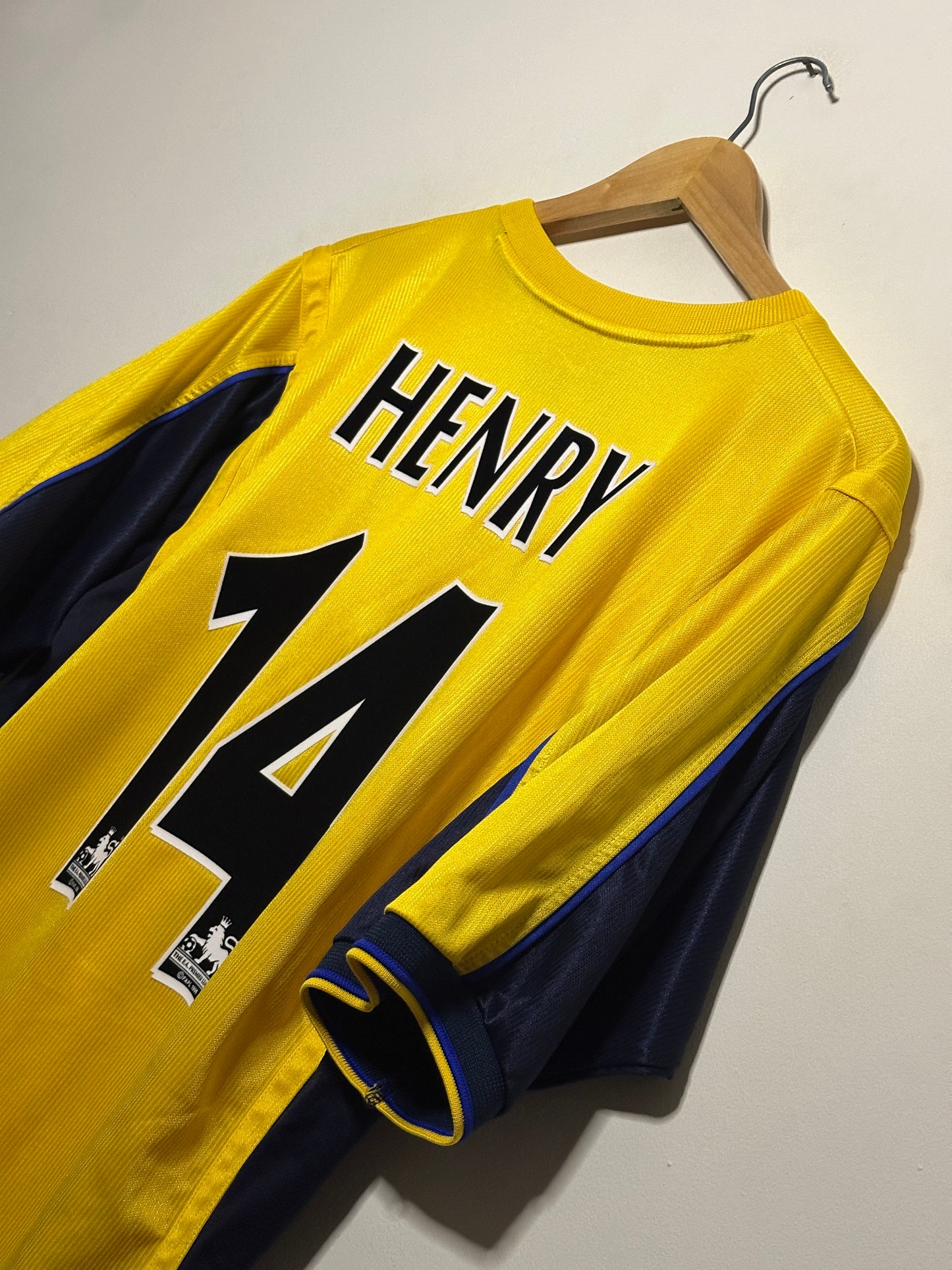 Thierry Henry Arsenal FC 1999-01 away football shirt (L)