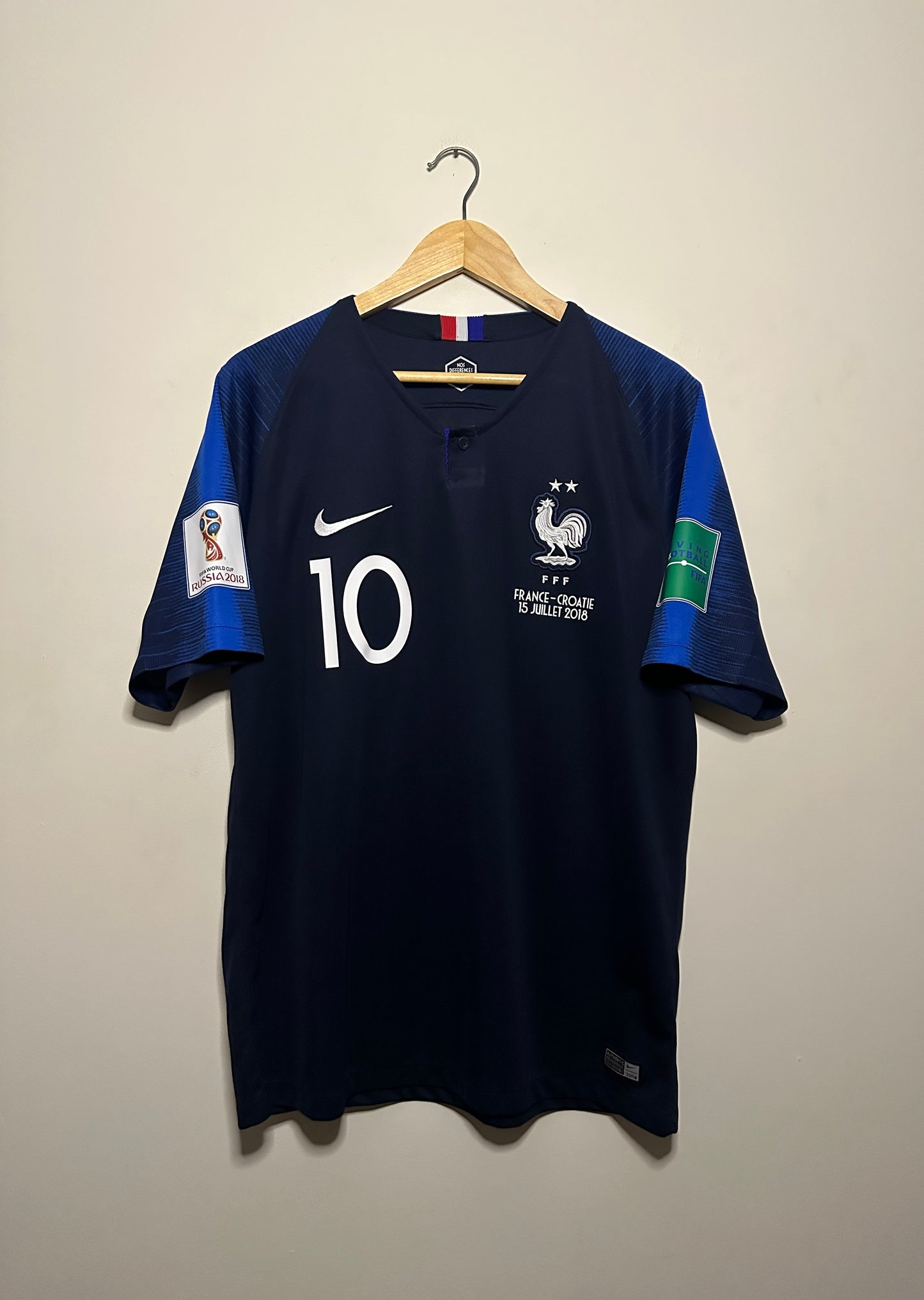 Kylian Mbappe France 2018 World Cup final edition home football shirt (L)