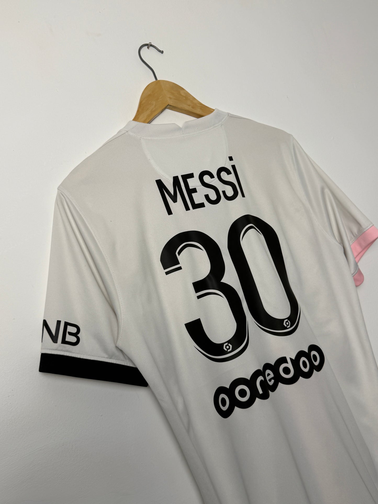Lionel Messi PSG 2021-22 away football shirt (M)