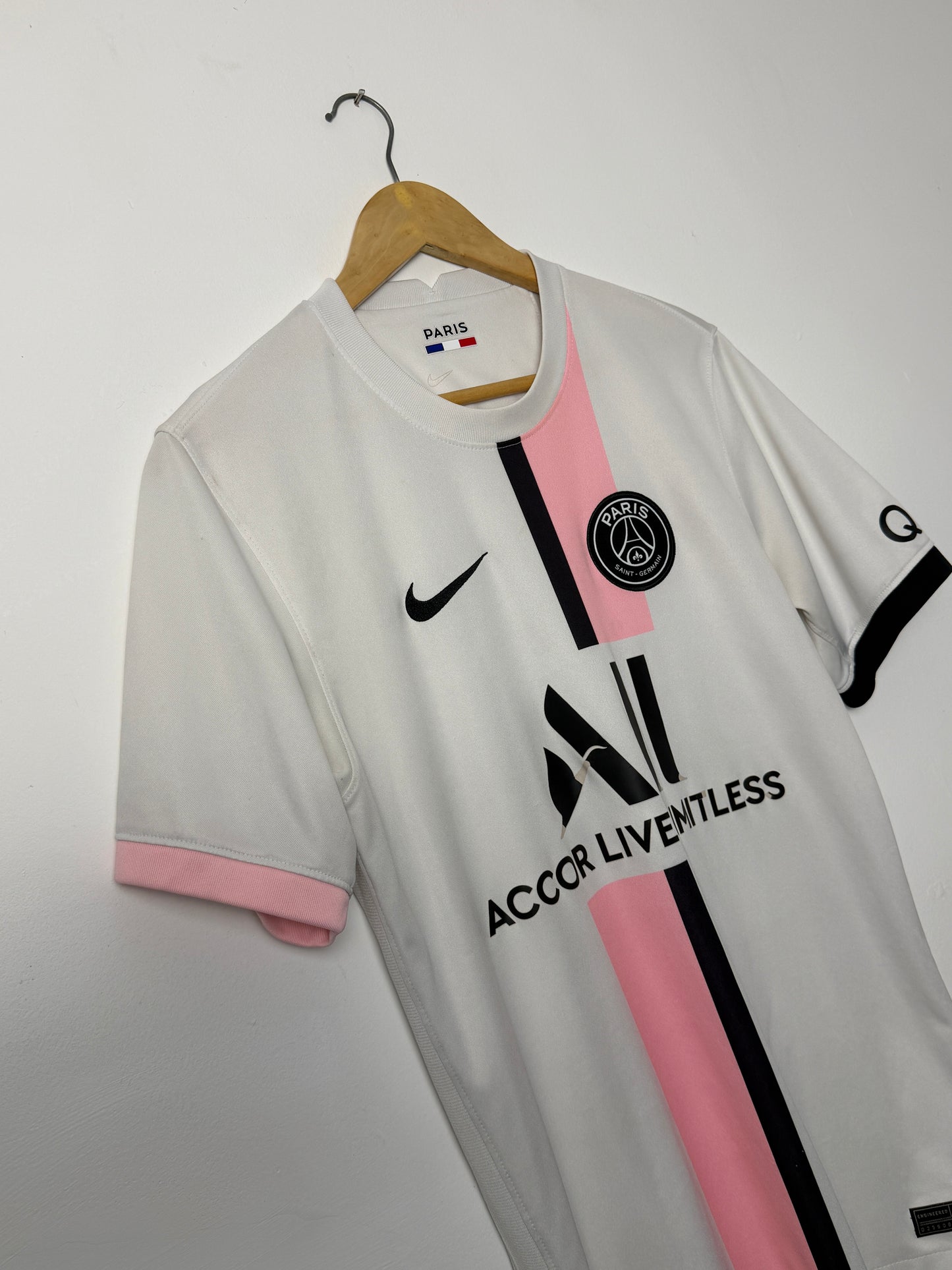 Lionel Messi PSG 2021-22 away football shirt (M)