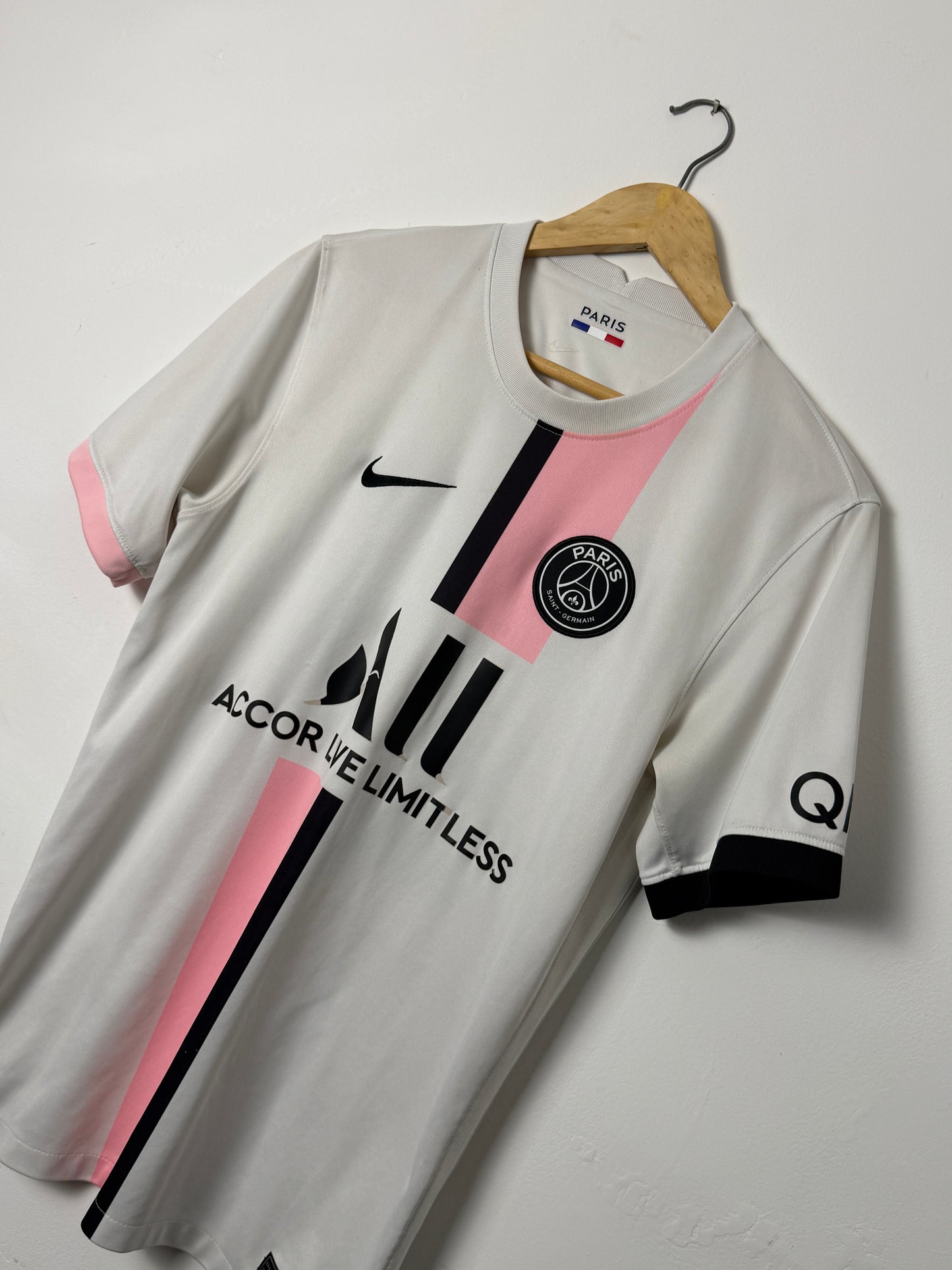 Lionel Messi PSG 2021-22 away football shirt (M)
