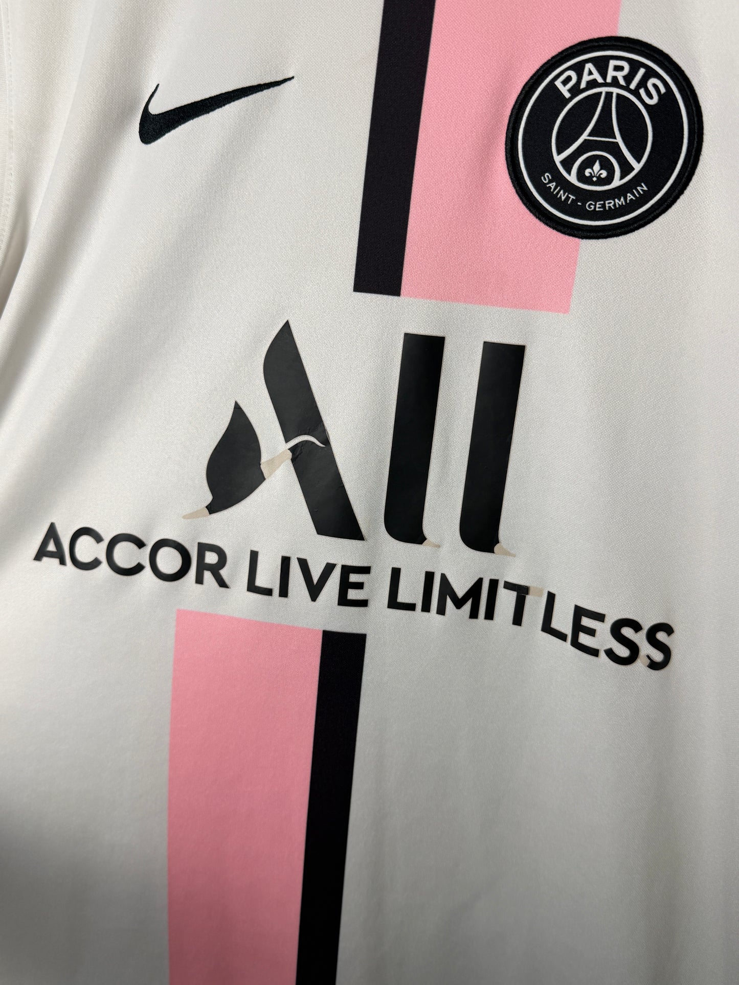 Lionel Messi PSG 2021-22 away football shirt (M)