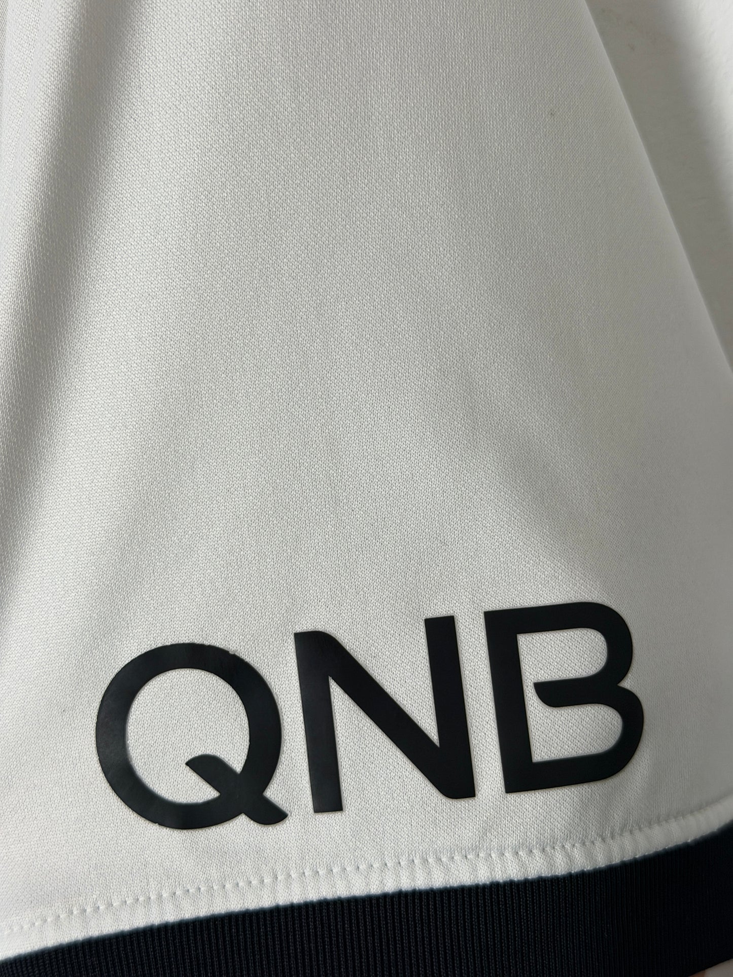 Lionel Messi PSG 2021-22 away football shirt (M)