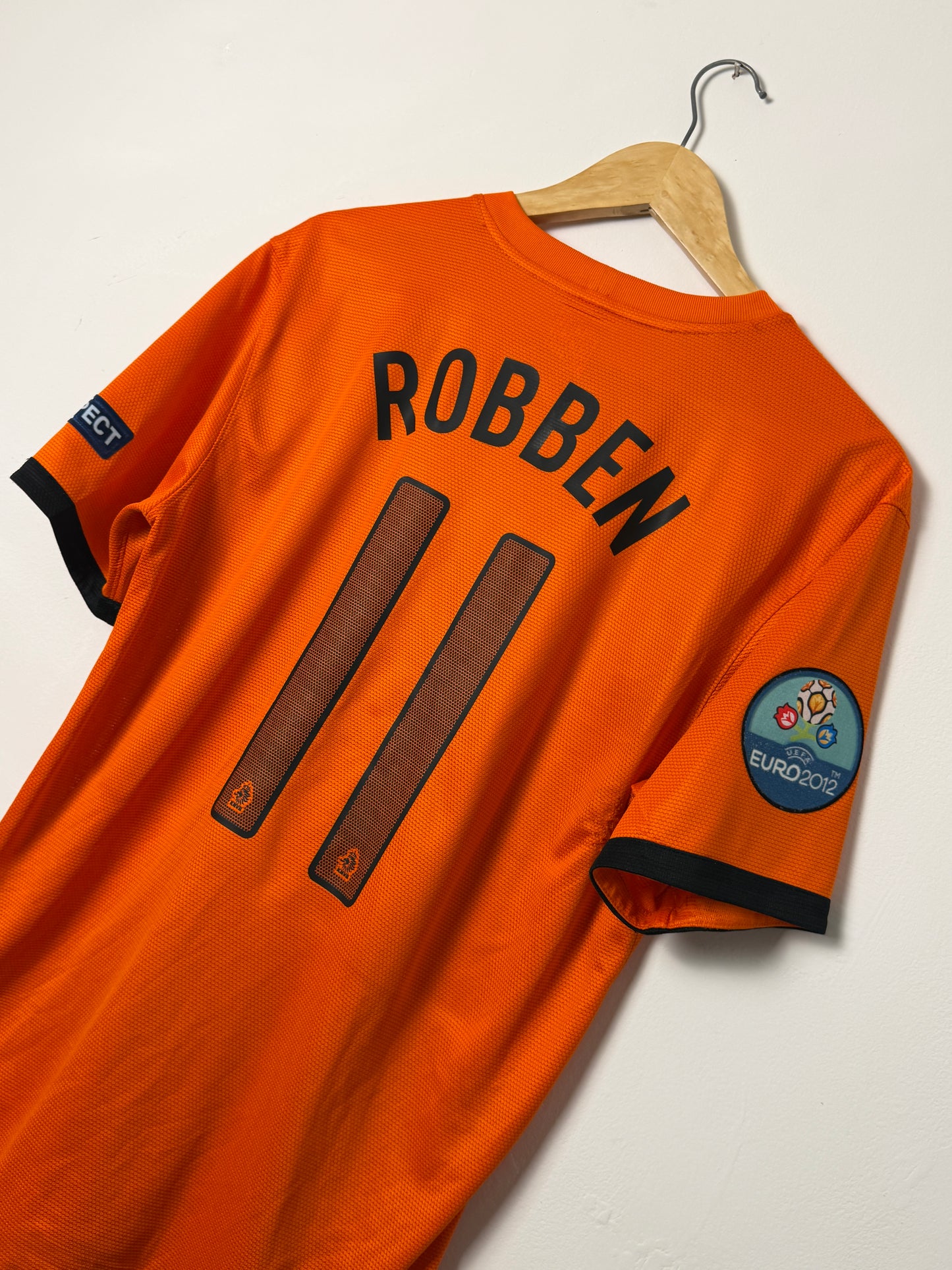 Arjen Robben Netherlands 2012 Euros home football shirt (M)