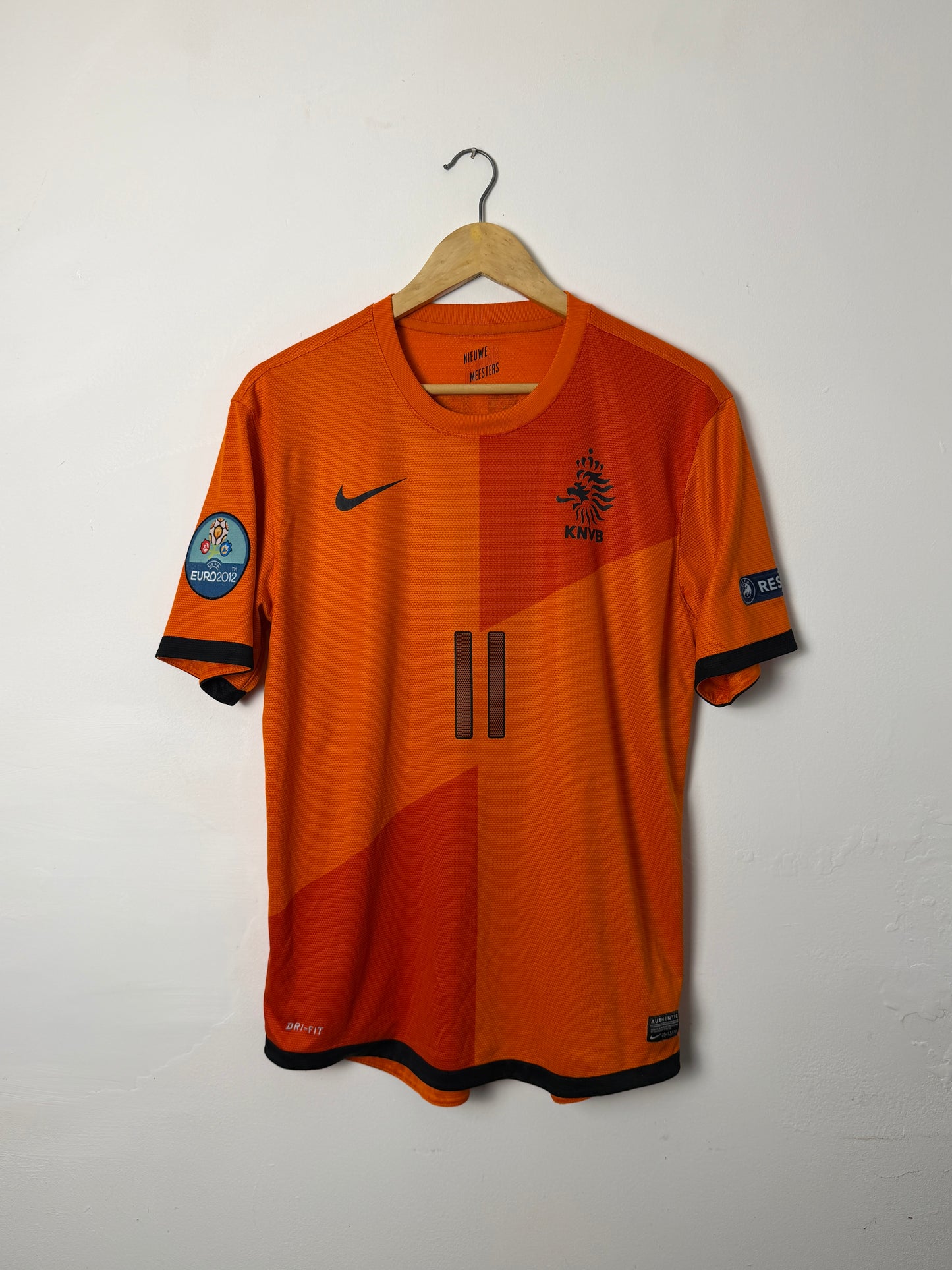 Arjen Robben Netherlands 2012 Euros home football shirt (M)