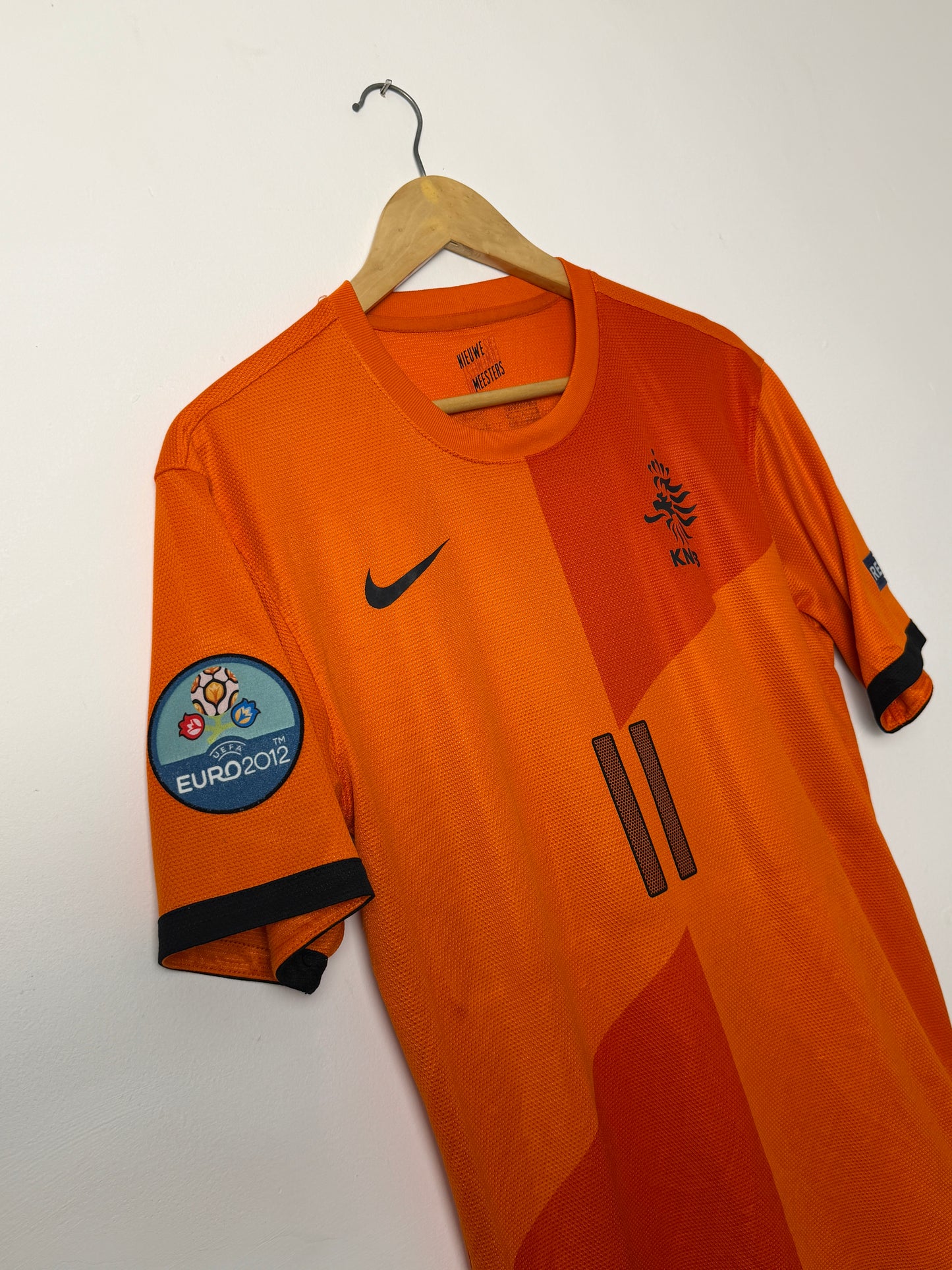 Arjen Robben Netherlands 2012 Euros home football shirt (M)