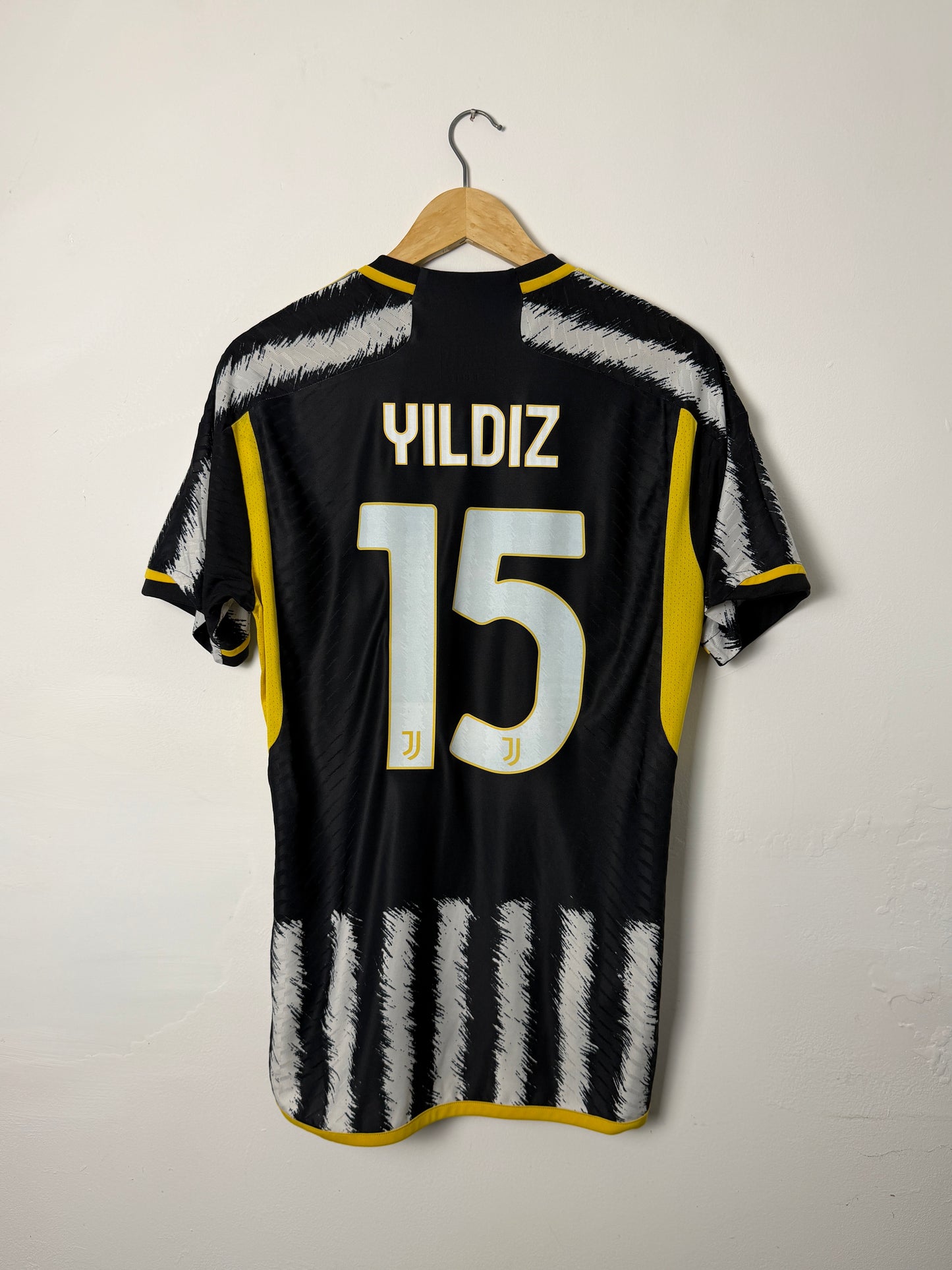 Kenan Yildiz Juventus FC 2023-24 HEAT.RDY home football shirt (M)