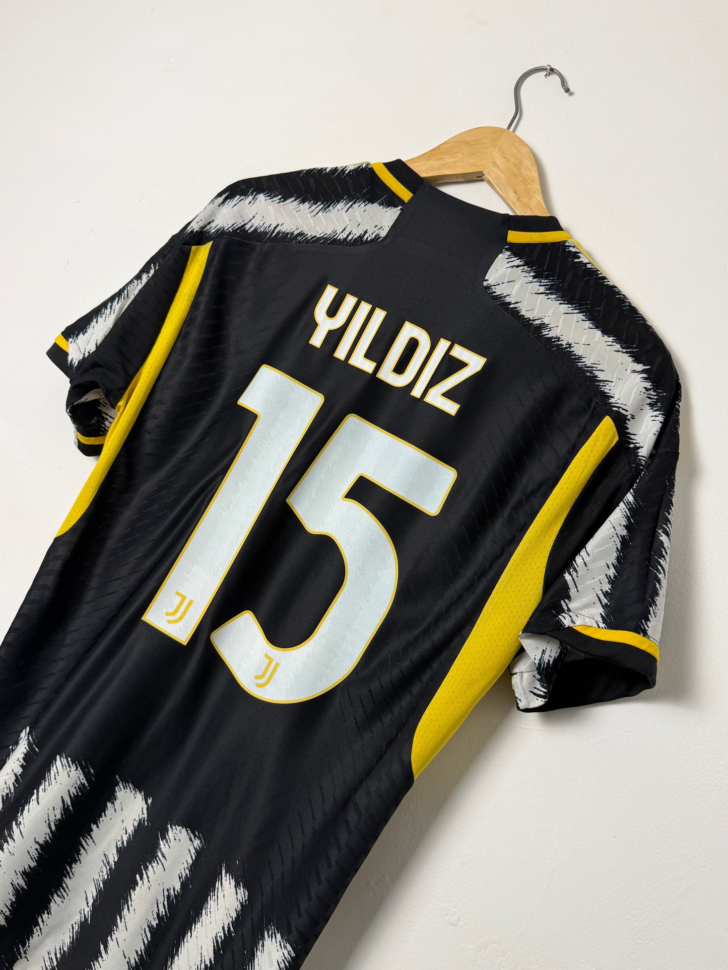 Kenan Yildiz Juventus FC 2023-24 HEAT.RDY home football shirt (M)
