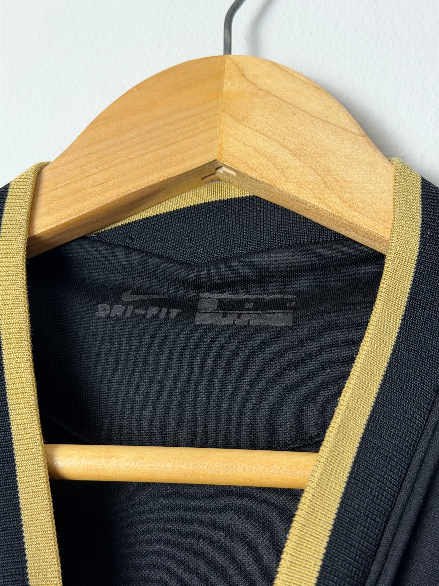 Lionel Messi FC Barcelona 2020-21 away football shirt (M)