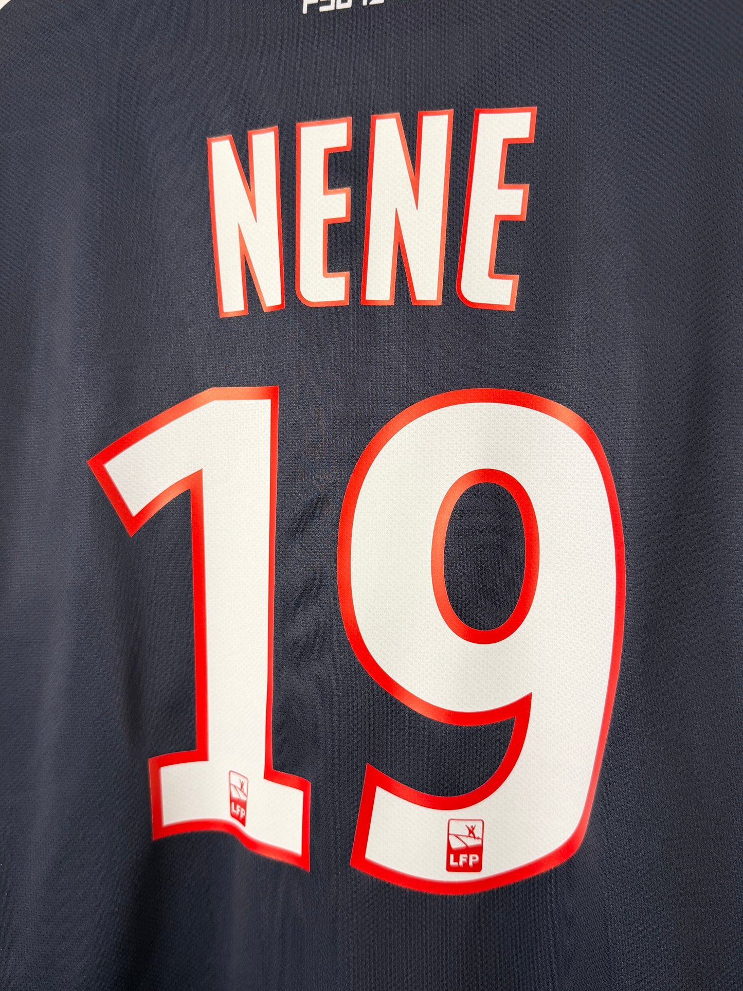 Nenê PSG 2010-11 away football shirt (L)