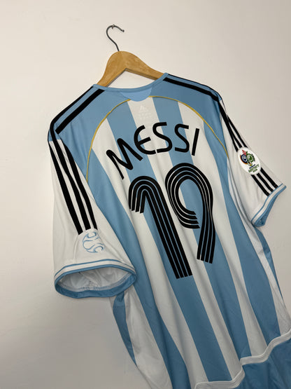 Lionel Messi Argentina 2006 World Cup home football shirt (XL)