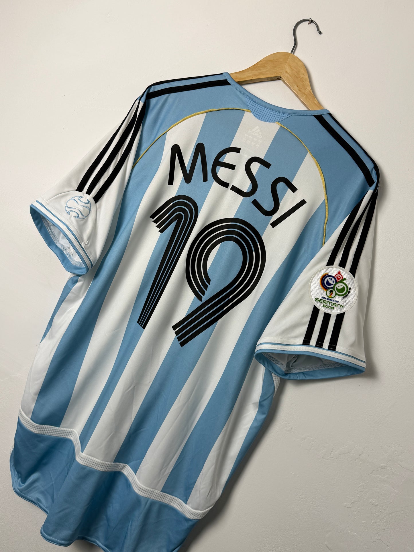 Lionel Messi Argentina 2006 World Cup home football shirt (XL)