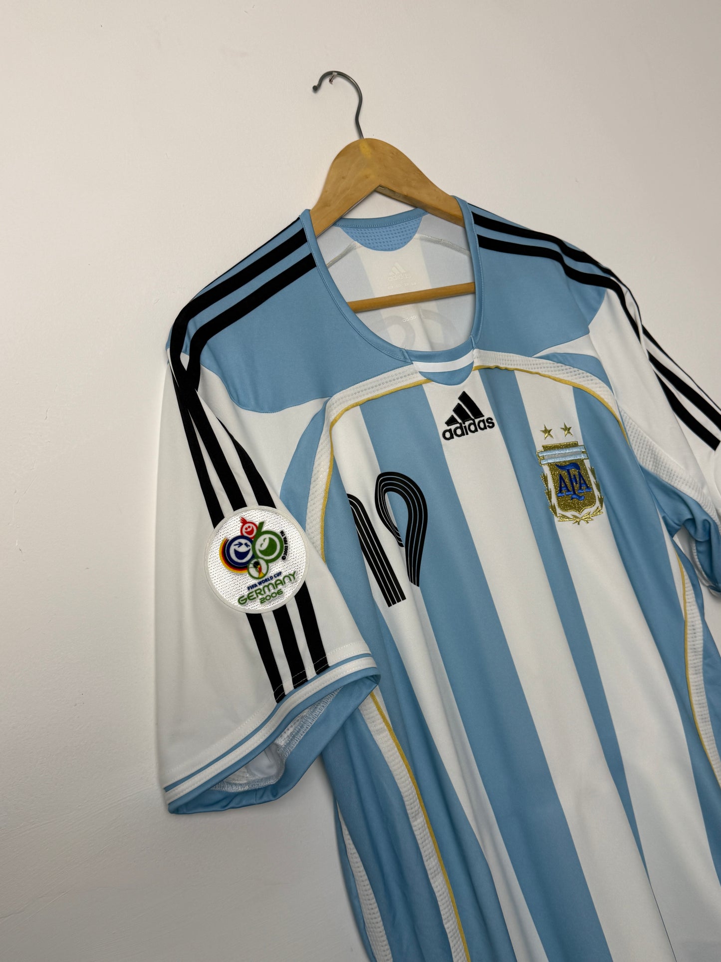Lionel Messi Argentina 2006 World Cup home football shirt (XL)