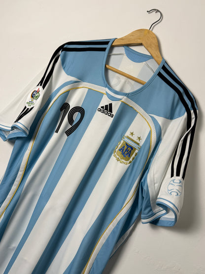 Lionel Messi Argentina 2006 World Cup home football shirt (XL)