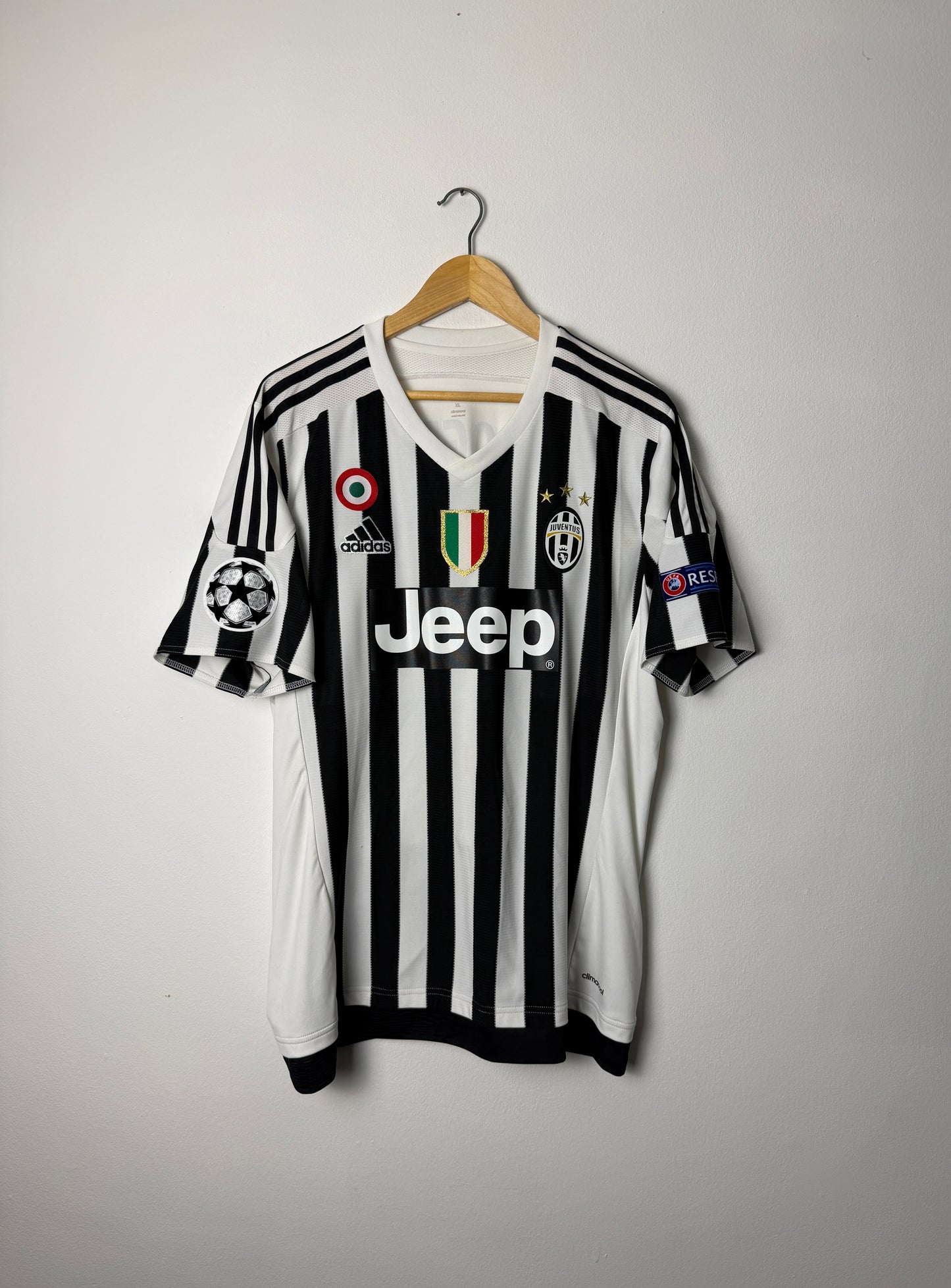 Paul Pogba Juventus FC 2015-16 home football shirt (XL)