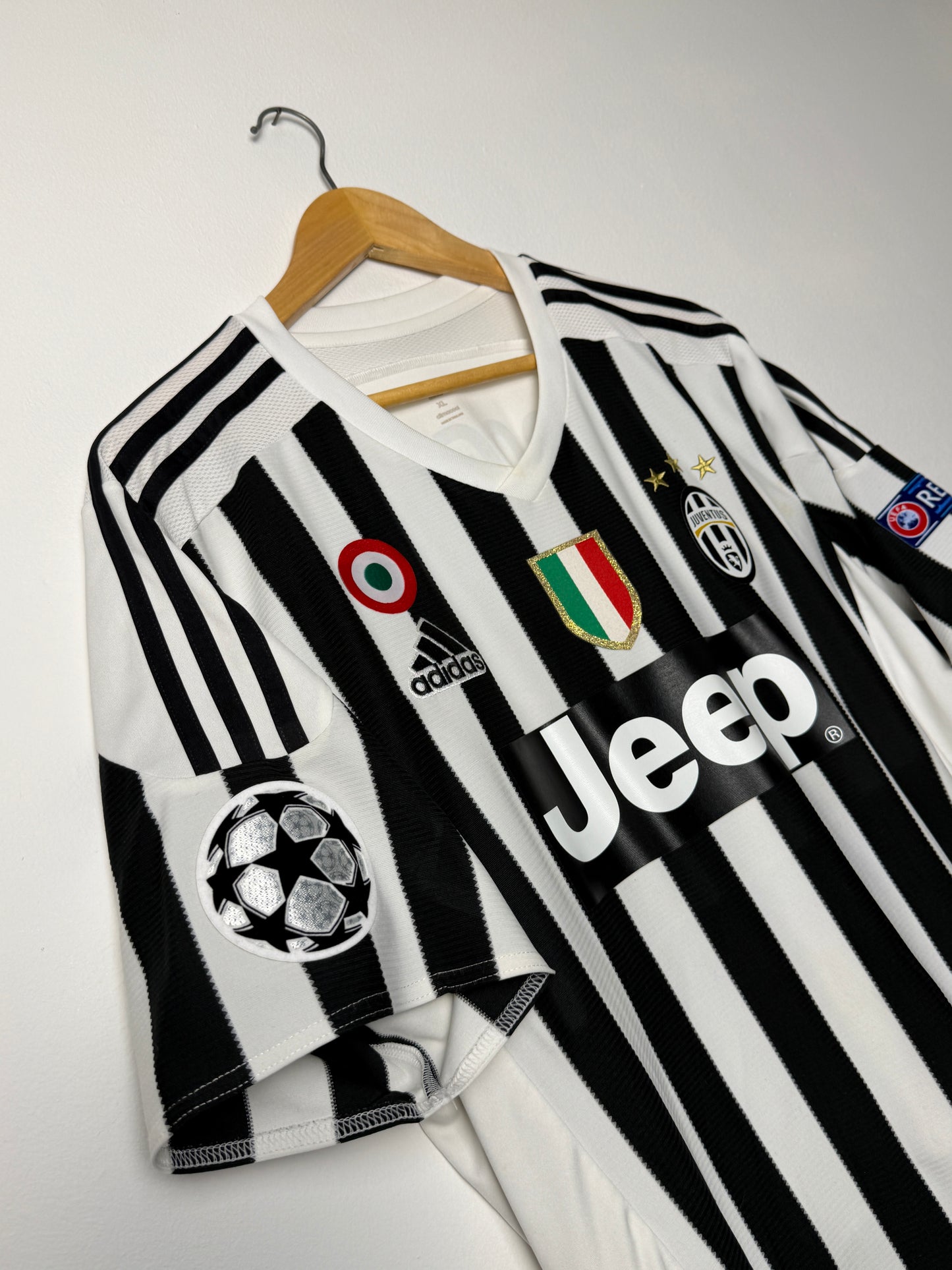 Paul Pogba Juventus FC 2015-16 home football shirt (XL)