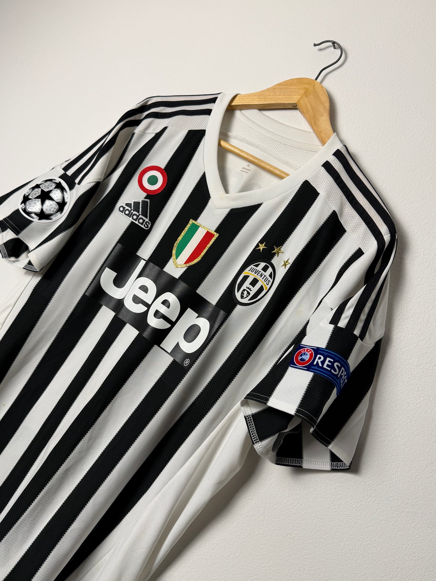 Paul Pogba Juventus FC 2015-16 home football shirt (XL)