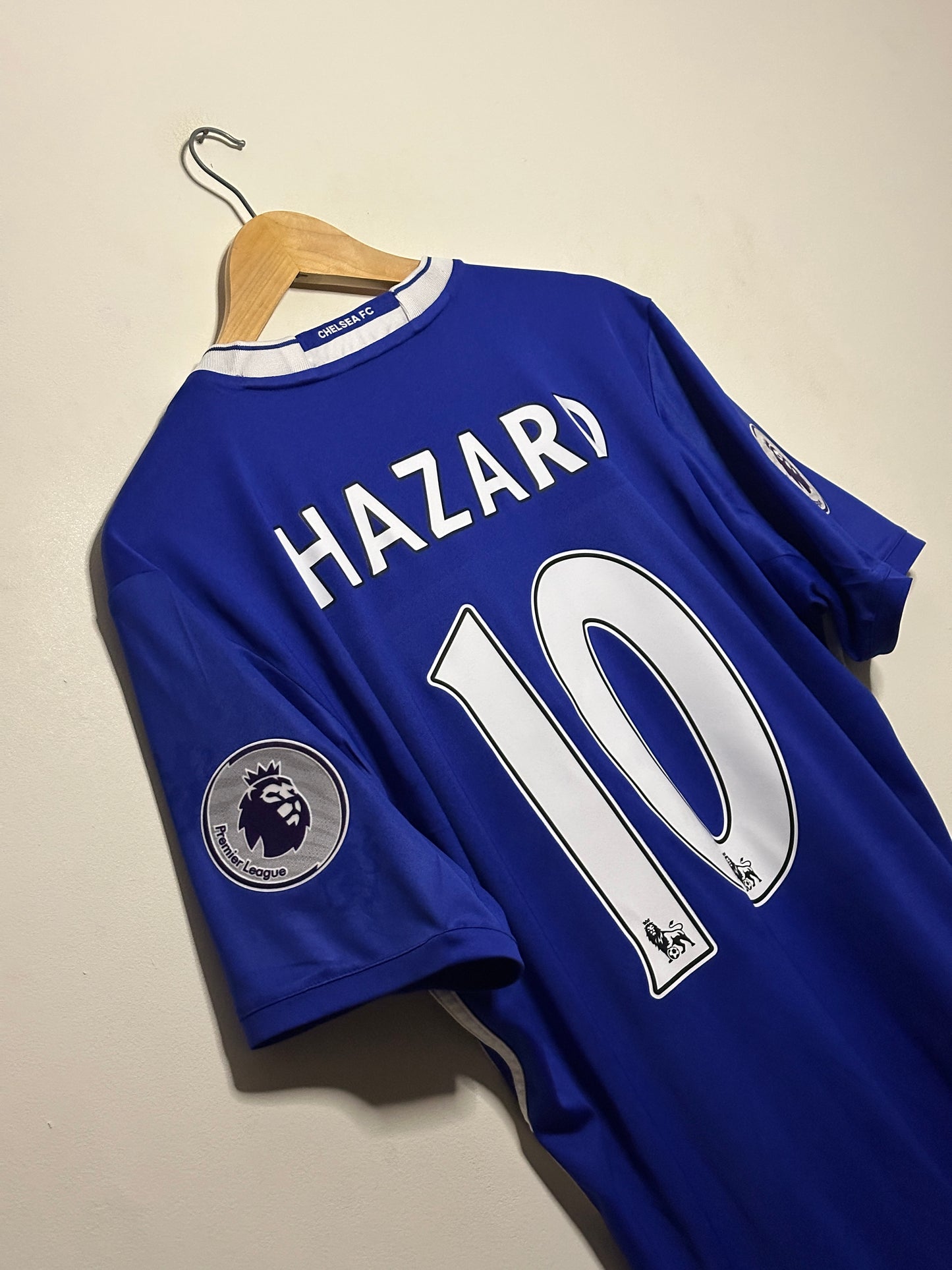 Eden Hazard Chelsea FC 2016-17 home football shirt (L)